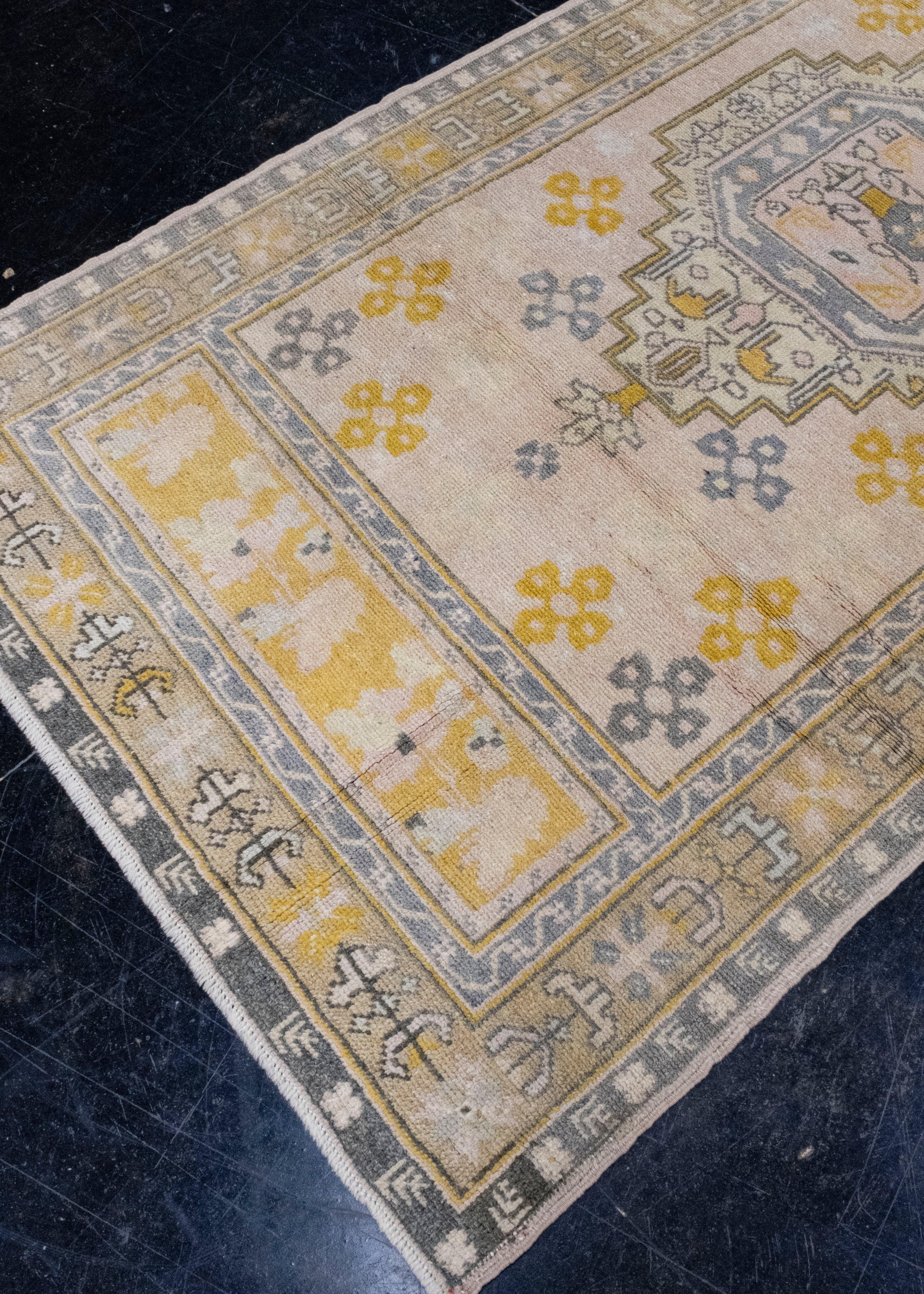 Türkischer Anatolischer Vintage-Teppich 3'4