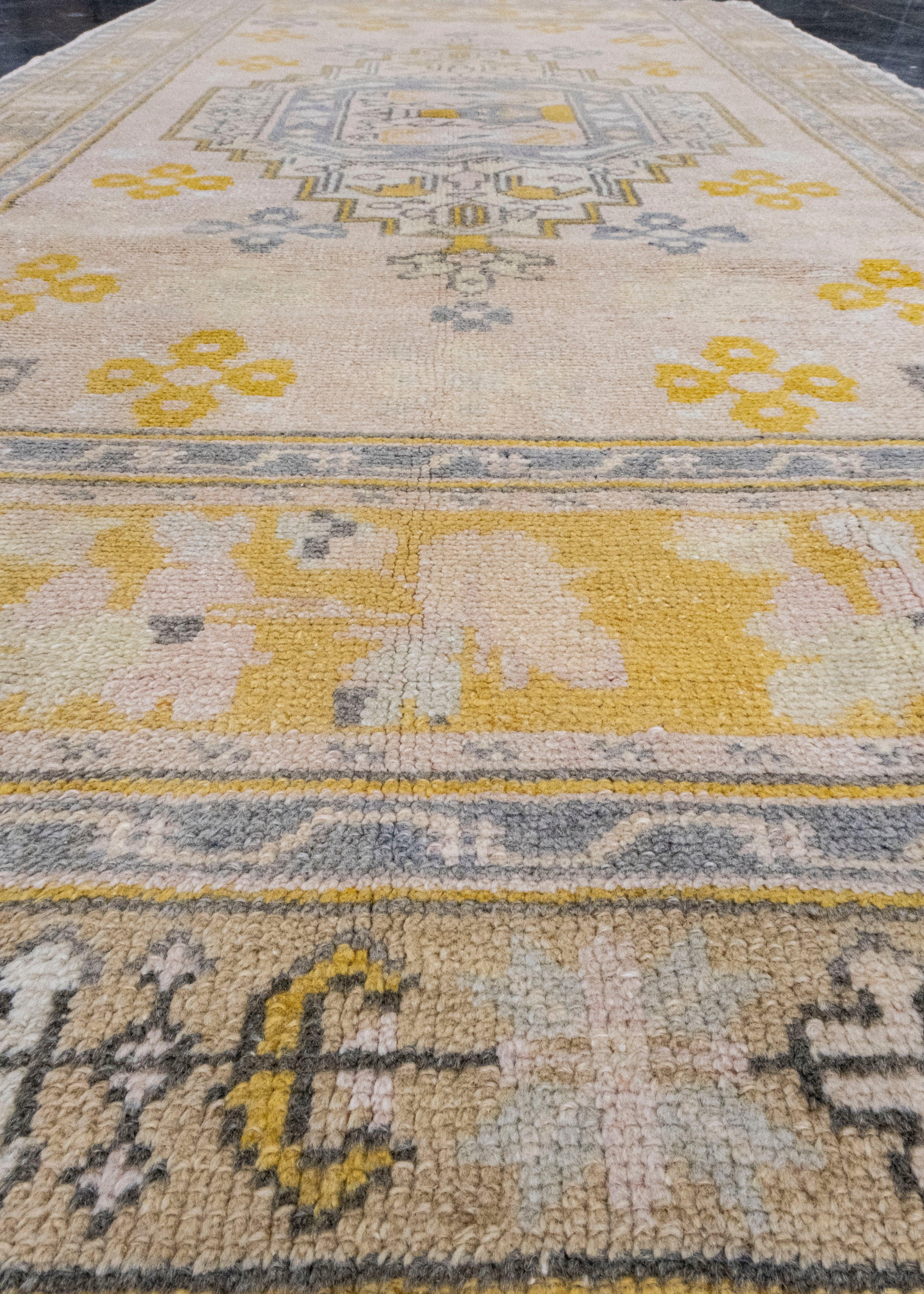 Türkischer Anatolischer Vintage-Teppich 3'4