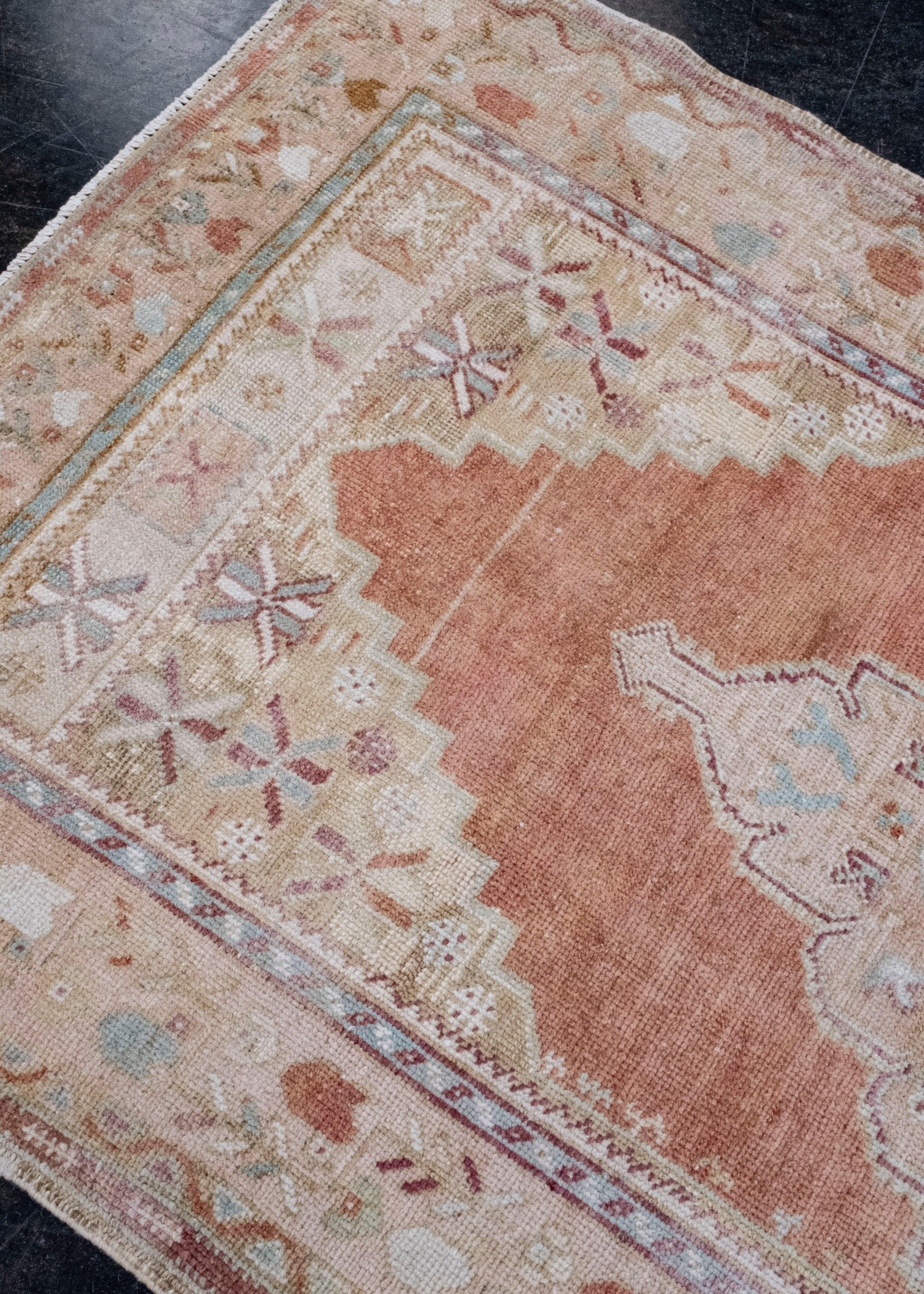 Türkischer Anatolischer Vintage-Teppich 3'6