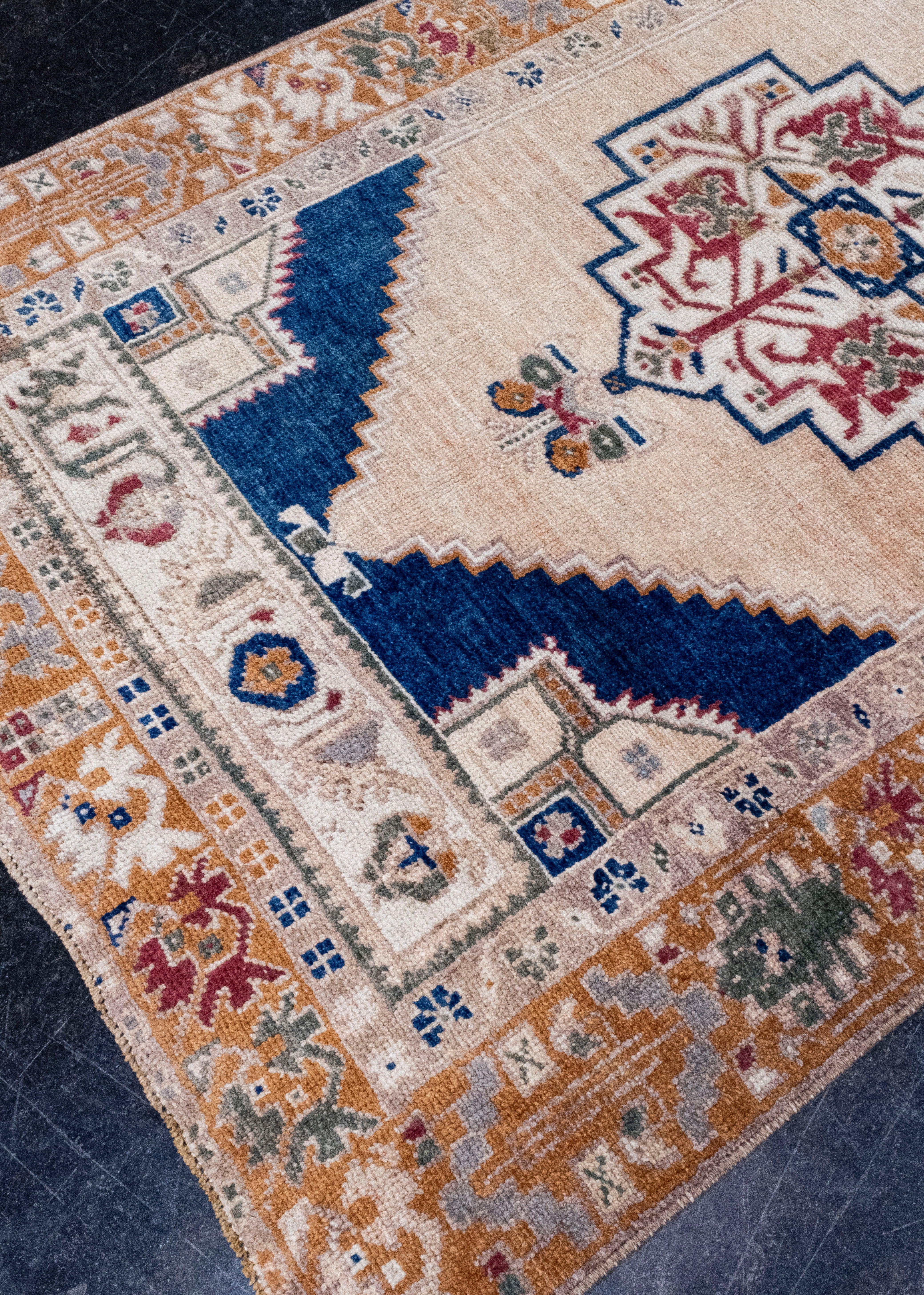 Noué à la main Tapis turc vintage d'Anatolie 3'9