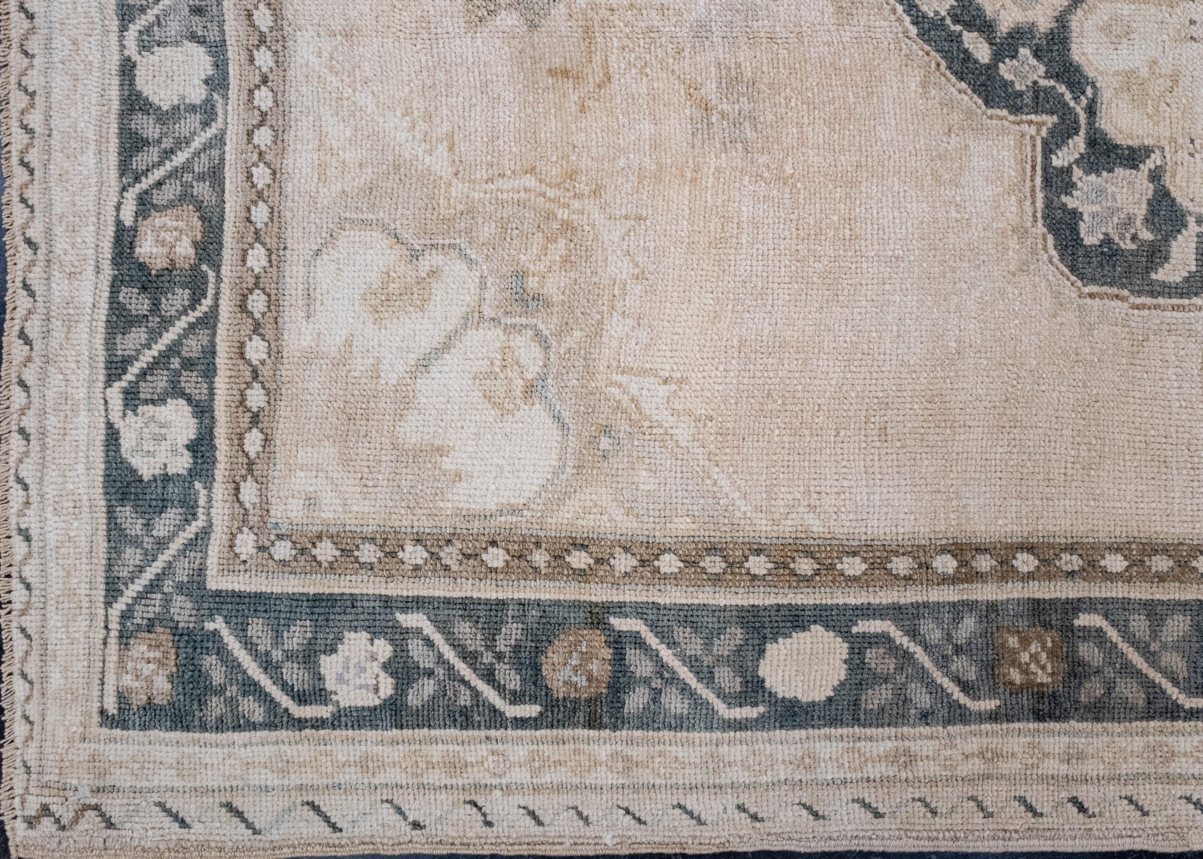 Türkischer Anatolischer Vintage-Teppich 4' x 5'11