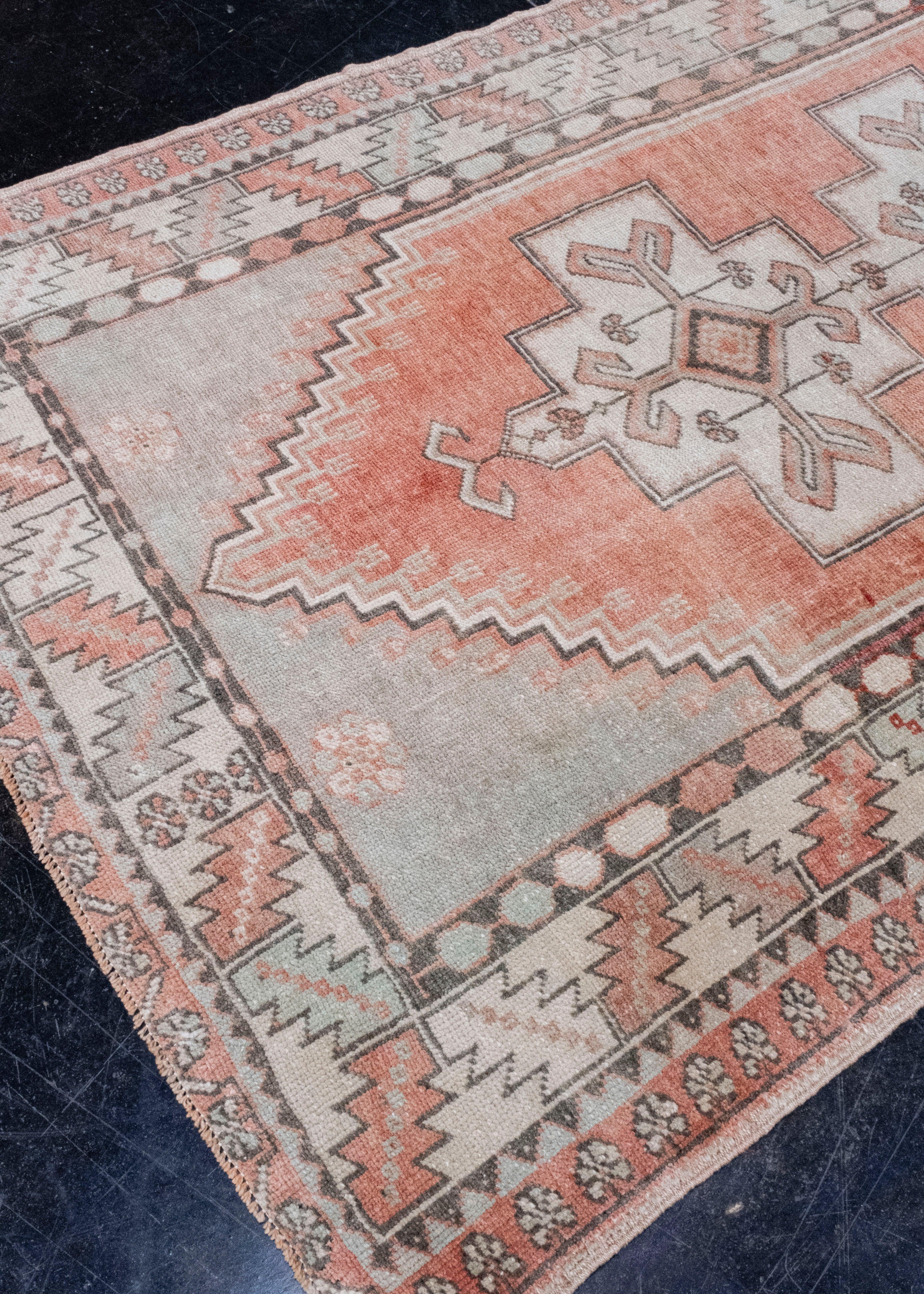 Türkischer Anatolischer Vintage-Teppich 4' x 6'5