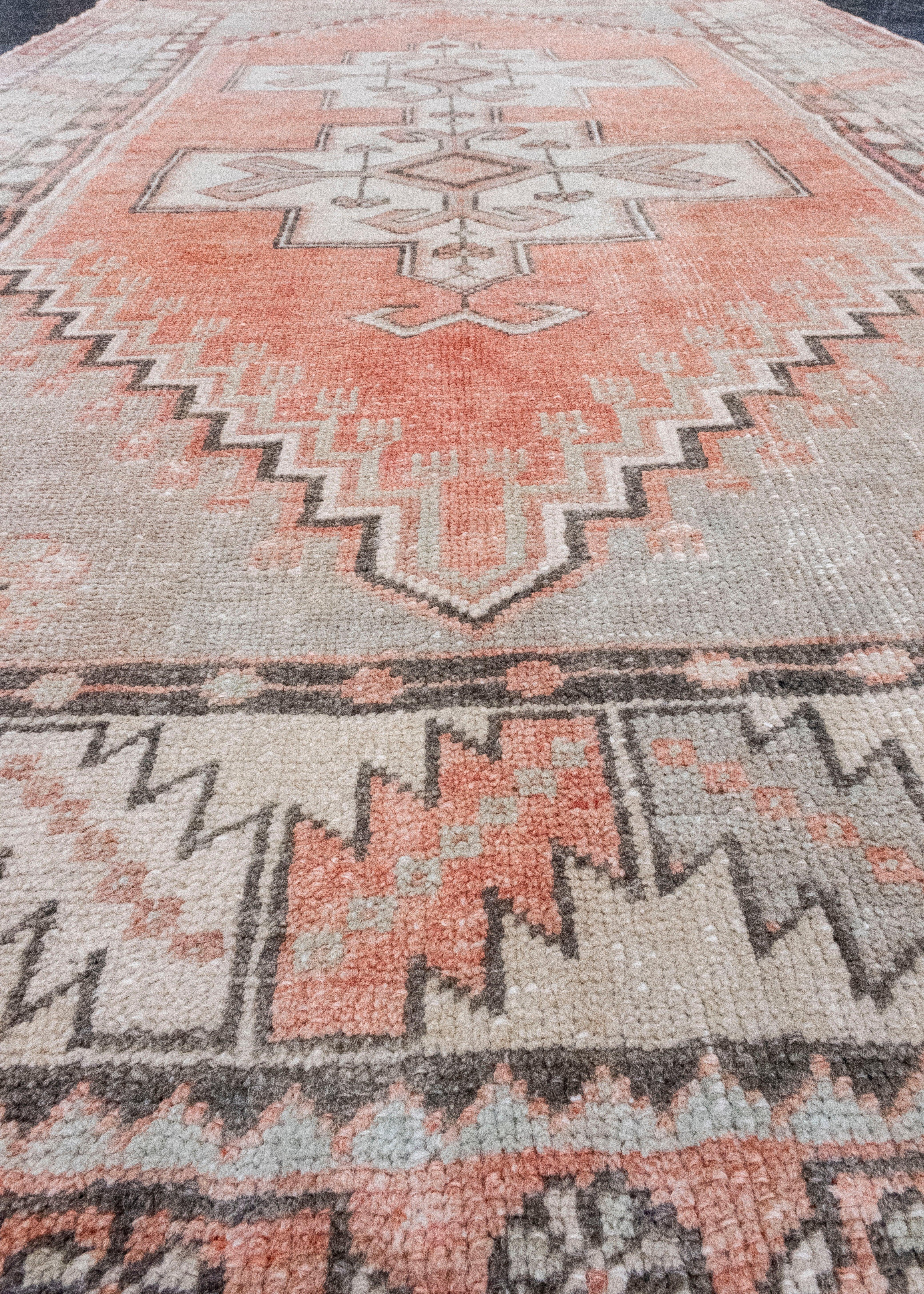 Türkischer Anatolischer Vintage-Teppich 4' x 6'5