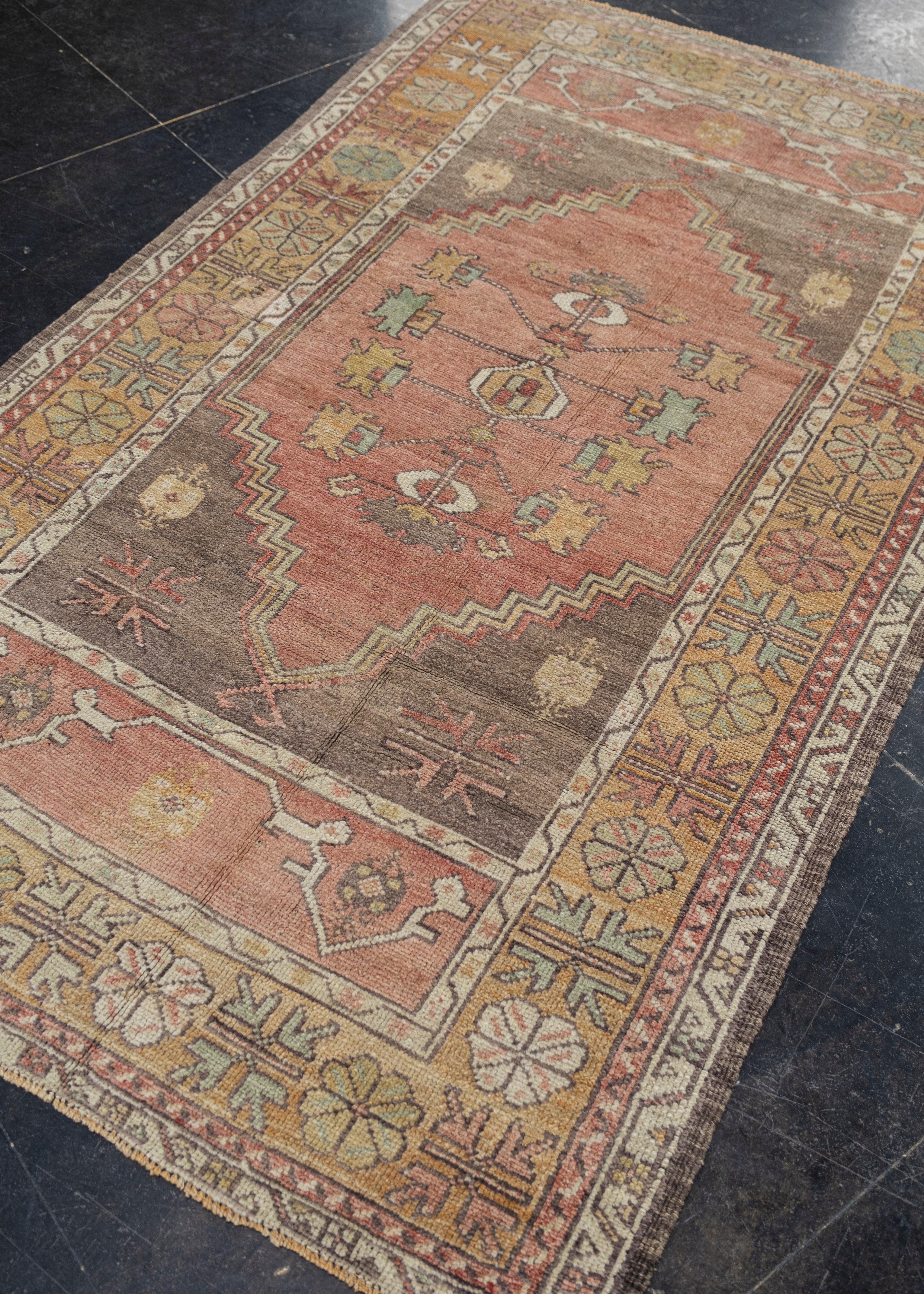 Tapis turc vintage d'Anatolie 4' x 6'9