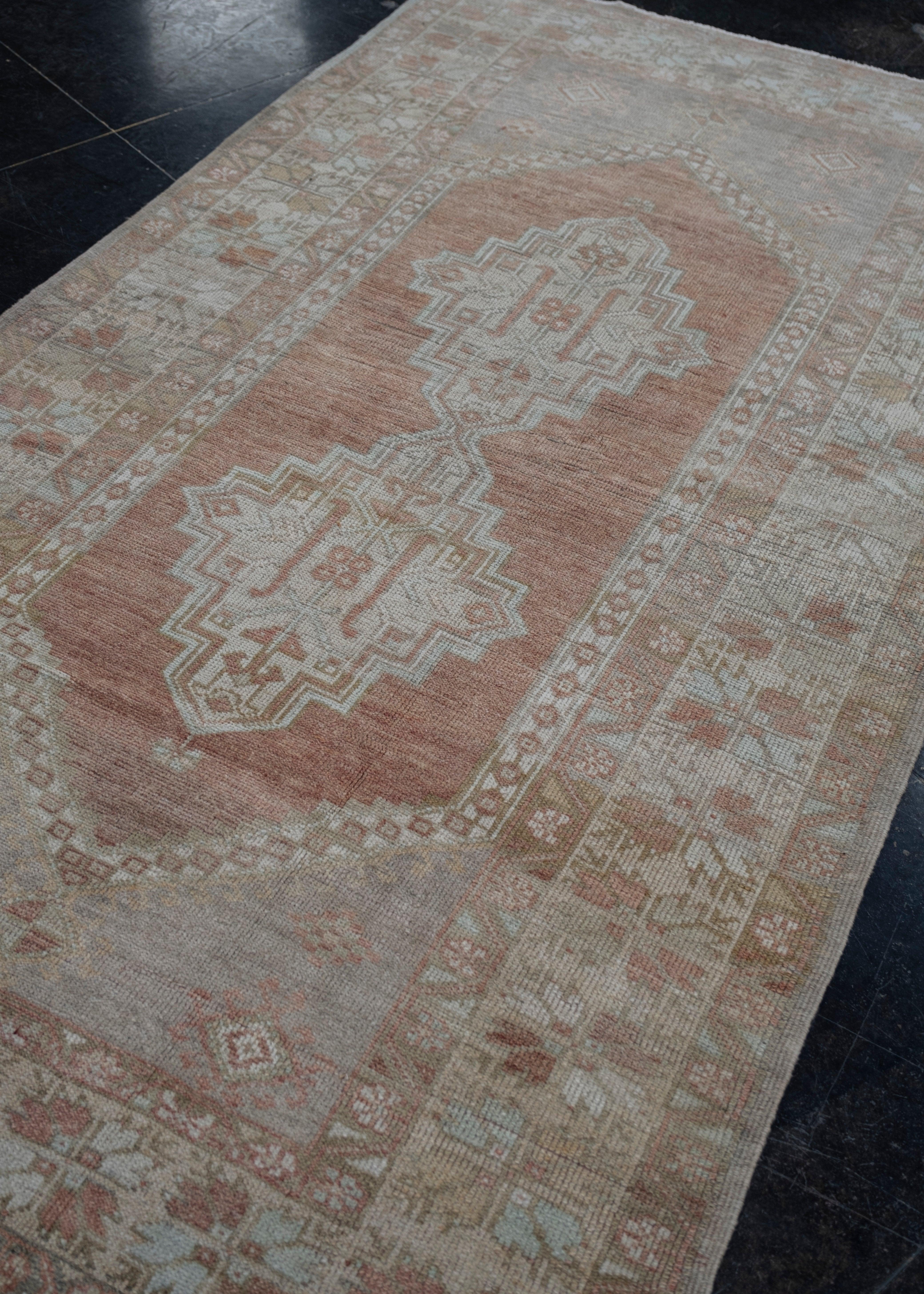 Türkischer Anatolischer Vintage-Teppich 4' x 7'3