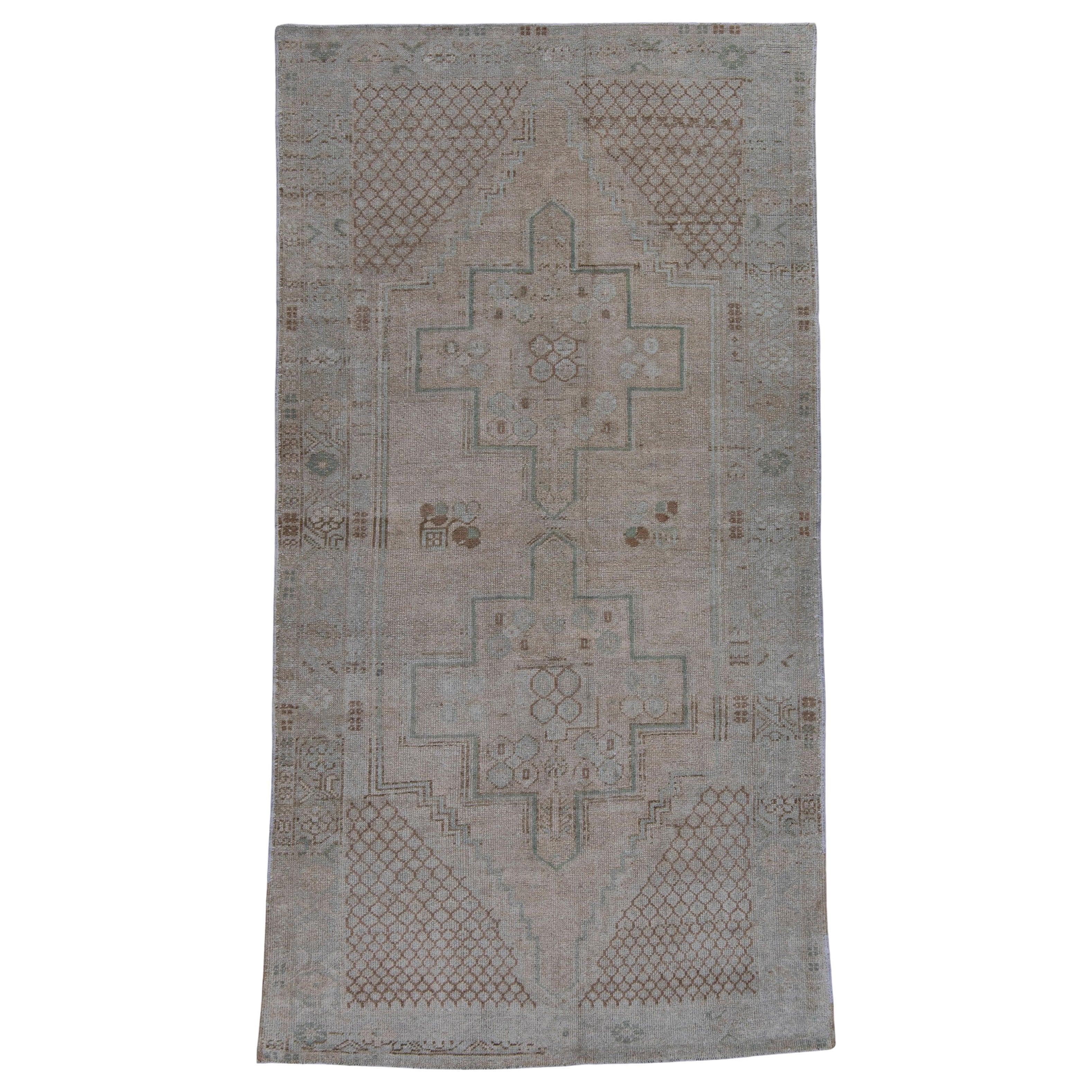 Türkischer Anatolischer Vintage-Teppich 4'2" x 7'11" #6026