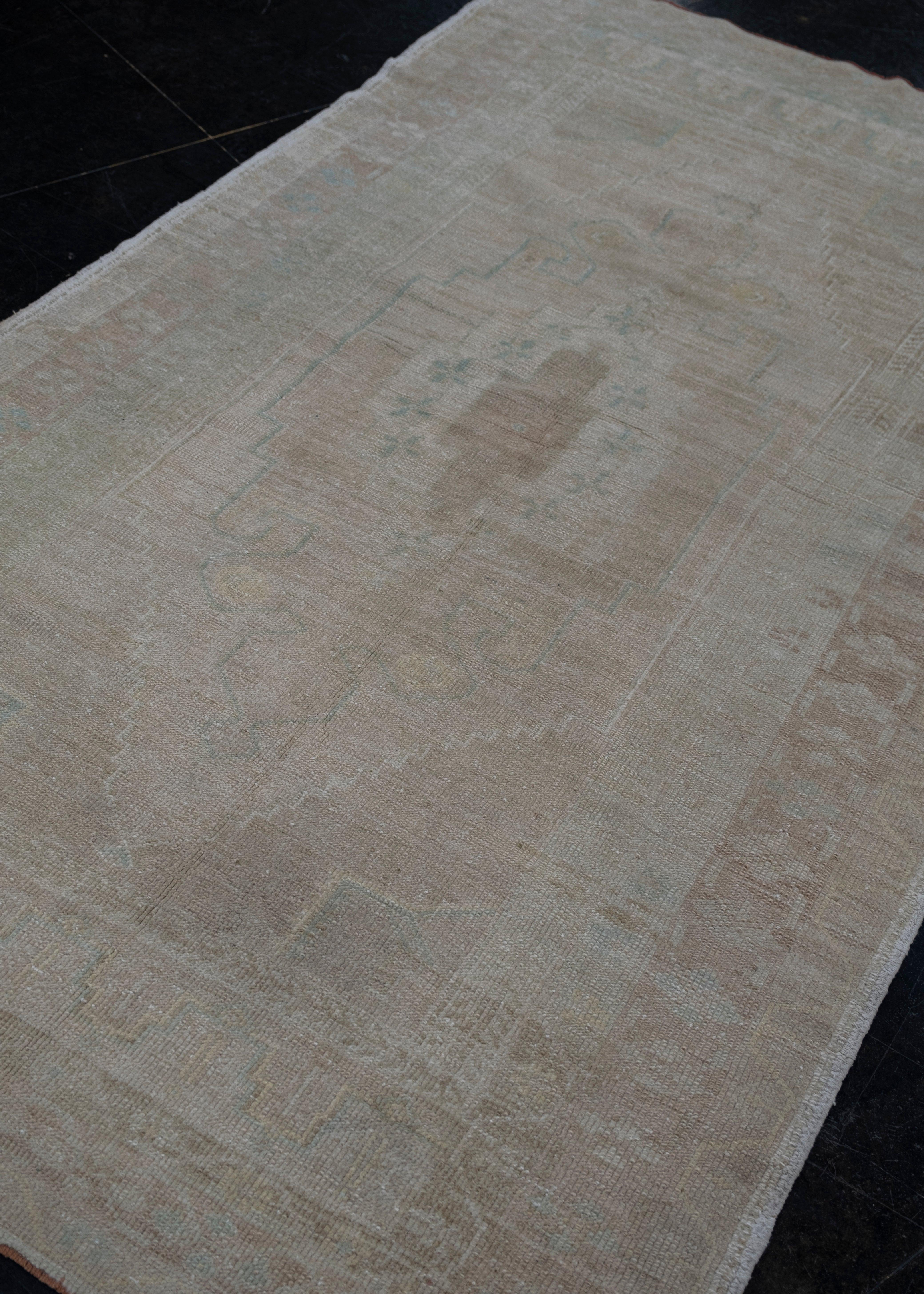 Noué à la main Tapis turc vintage d'Anatolie 4'4