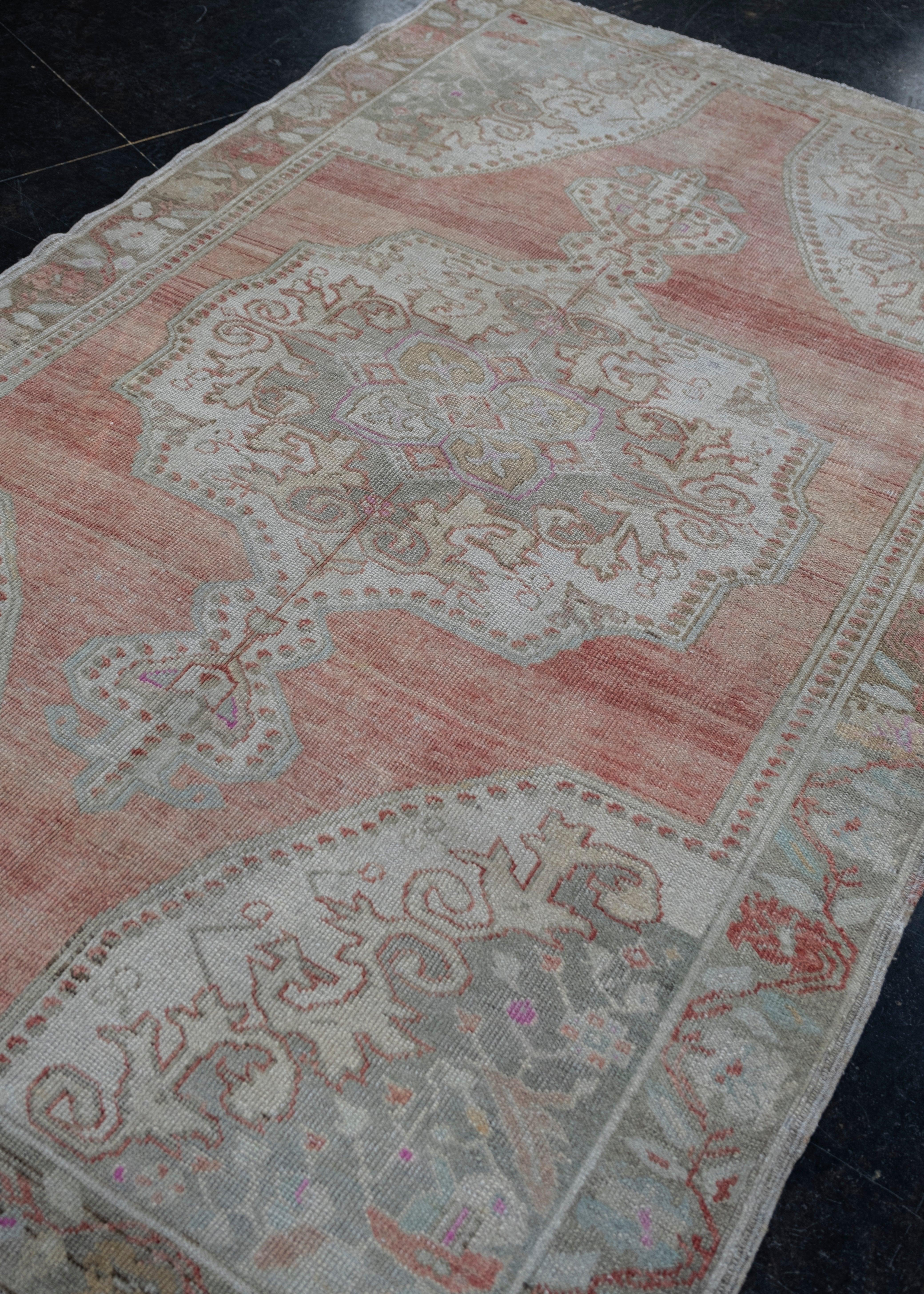 Noué à la main Tapis turc vintage d'Anatolie 4'5