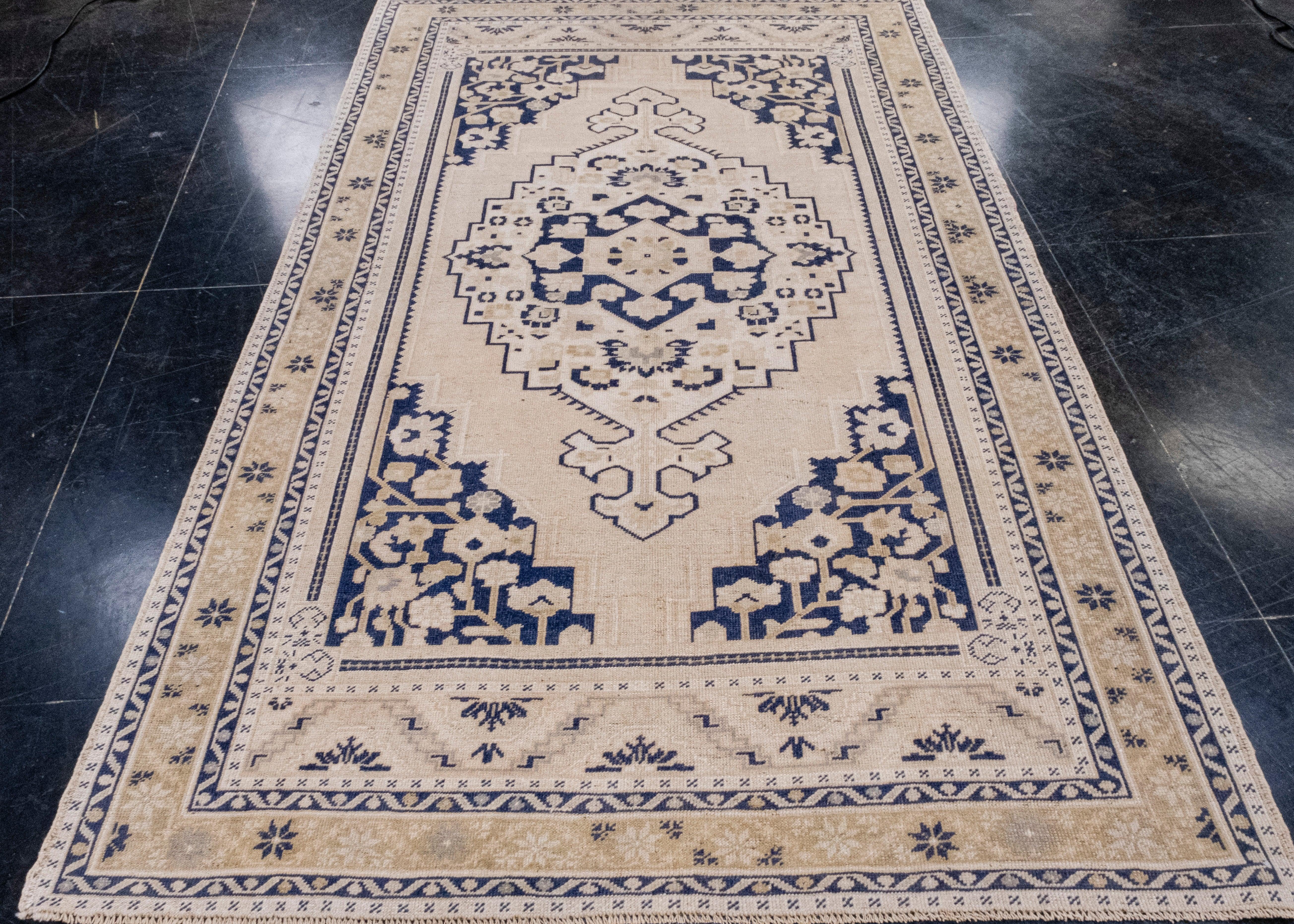 Turkish Vintage Anatolian Rug 5'1