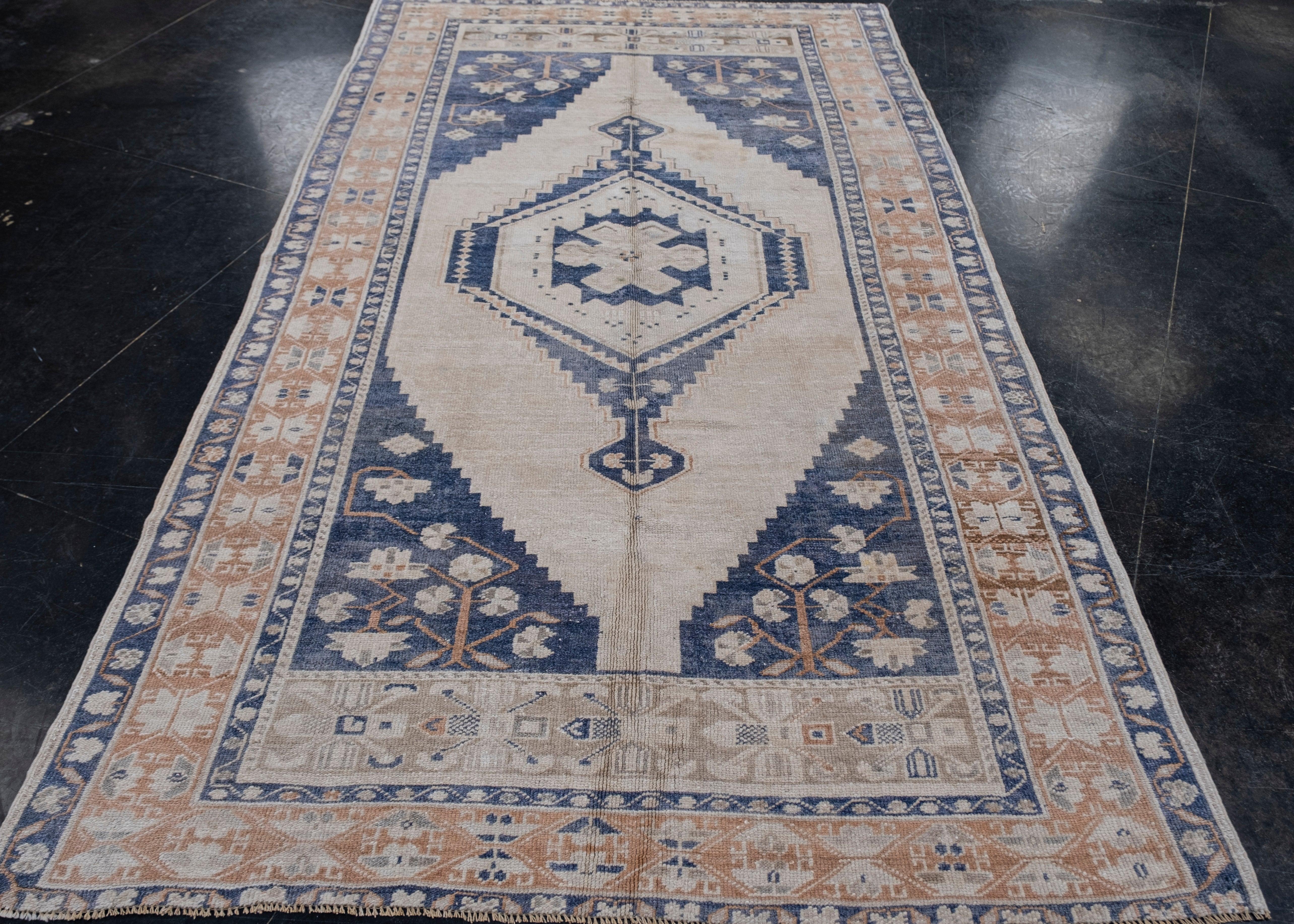 Turkish Vintage Anatolian Rug 5'1