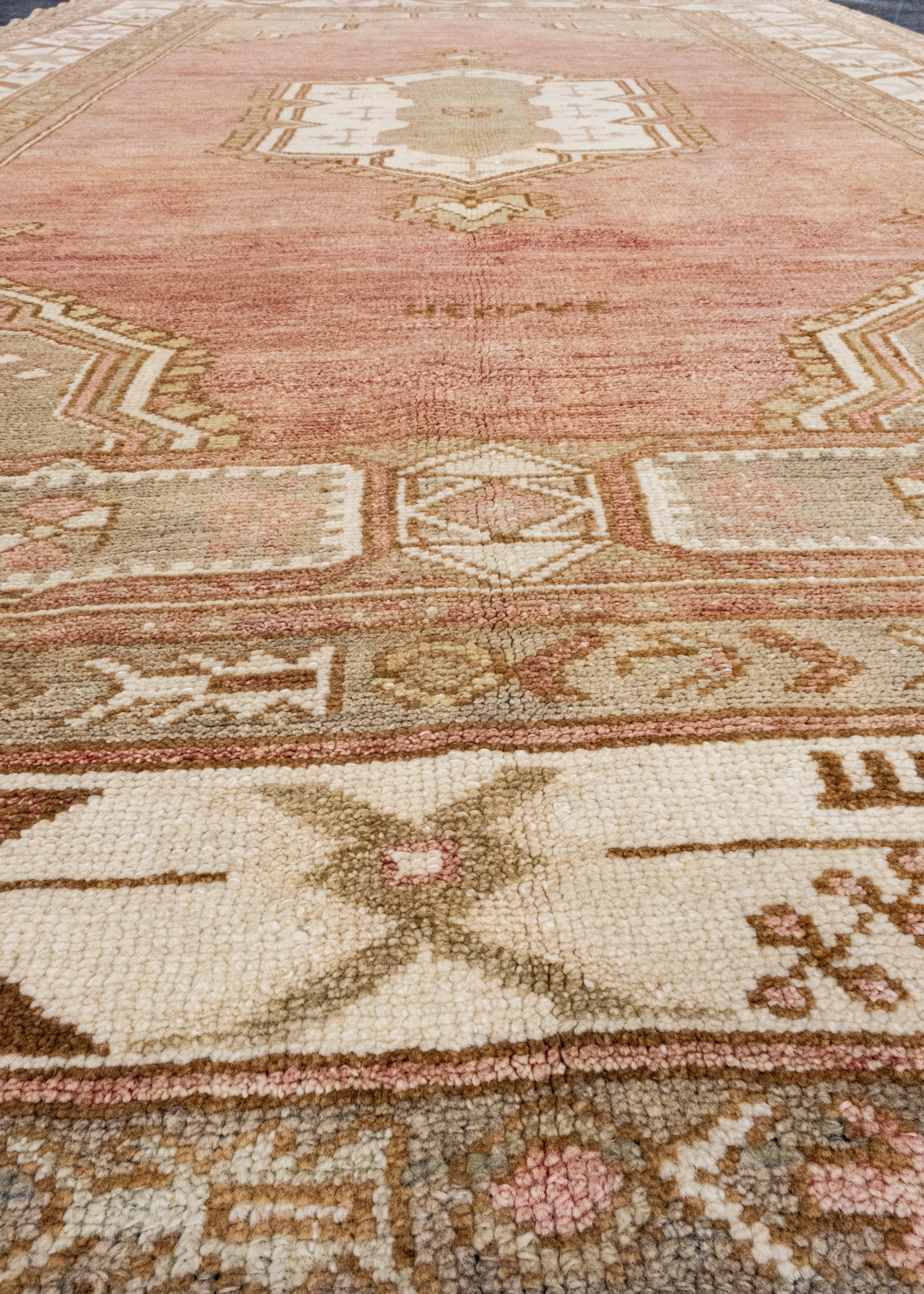 Türkischer Anatolischer Vintage-Teppich 5'3