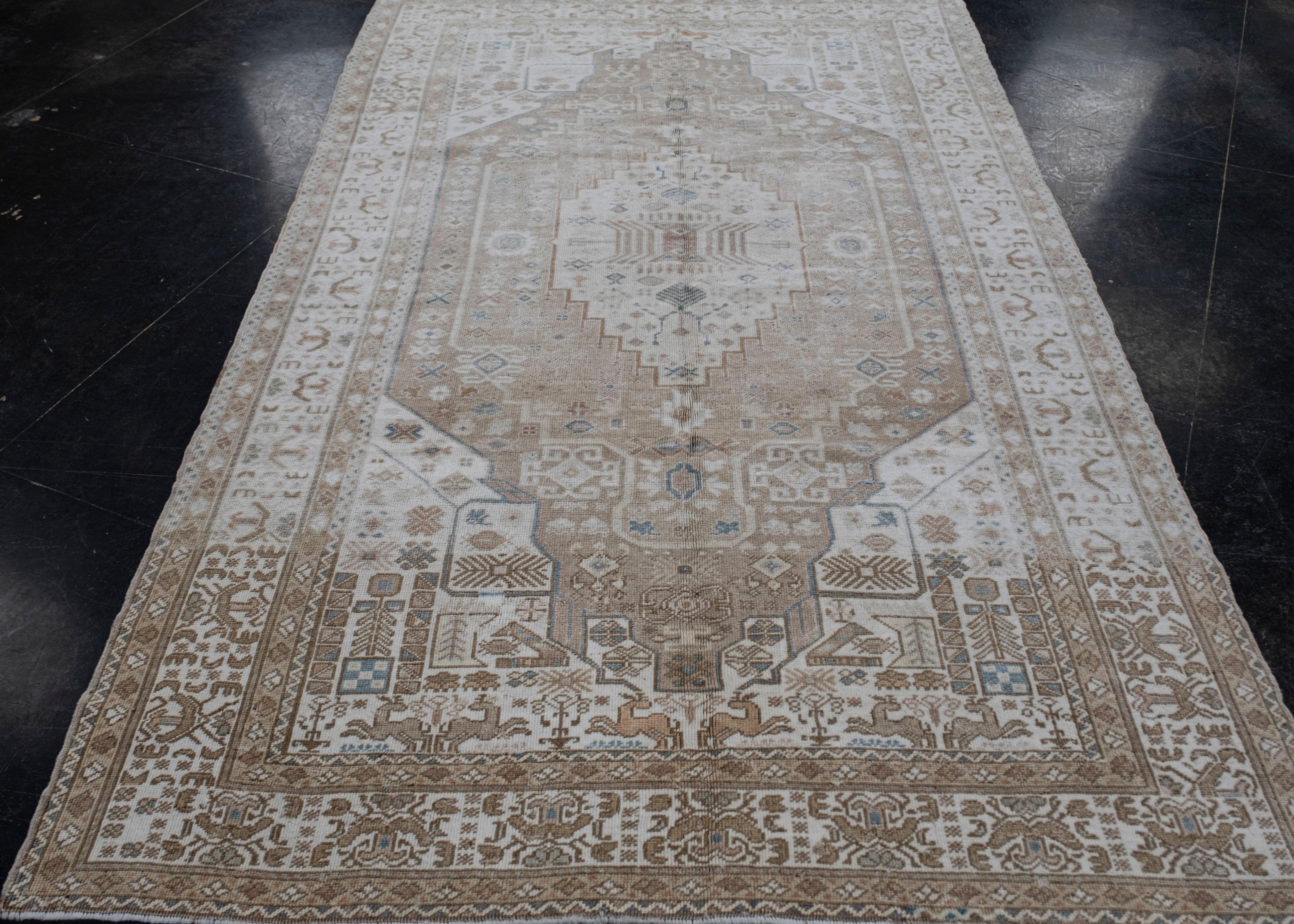 Türkischer Anatolischer Vintage-Teppich 5'4
