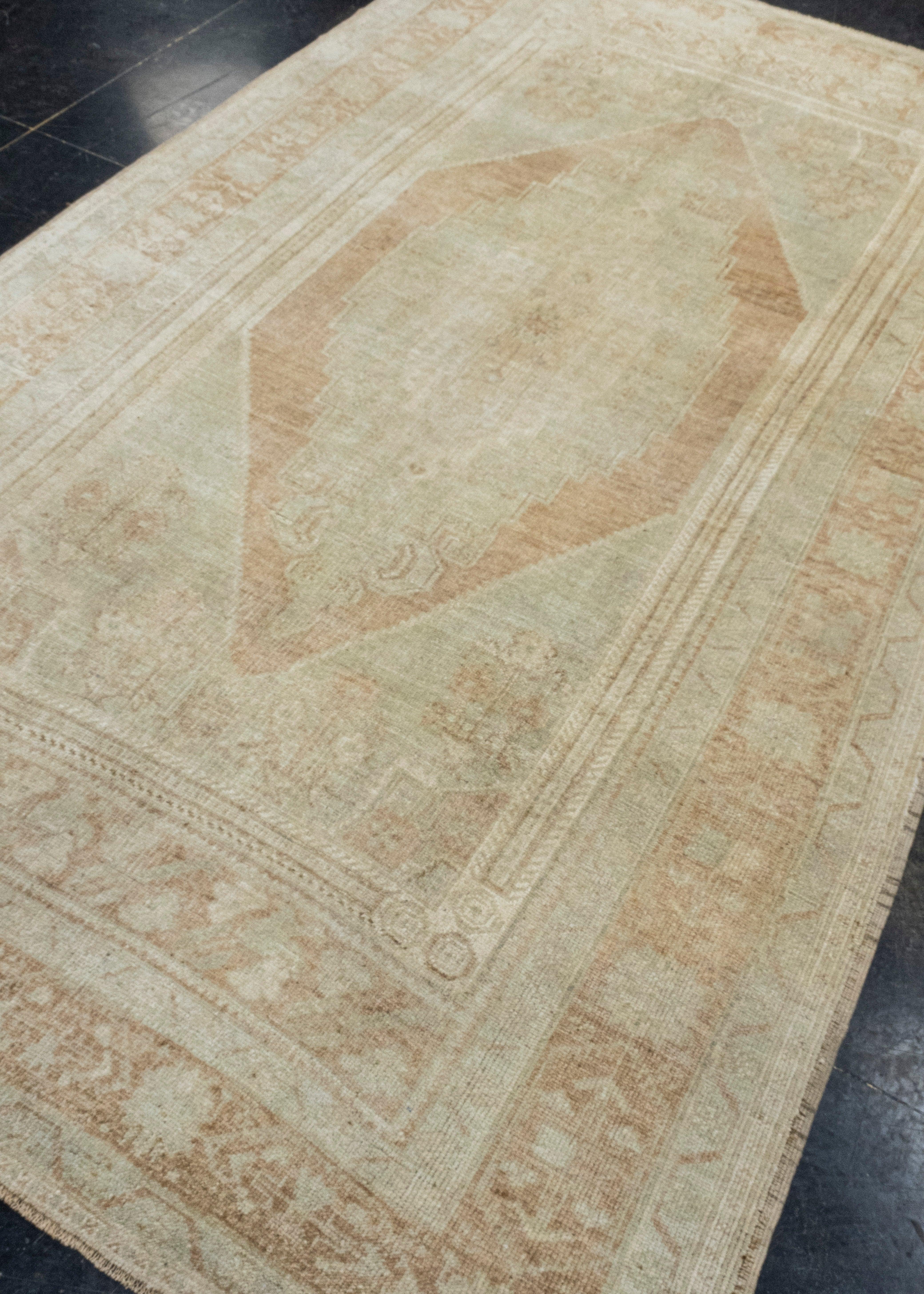 Turkish Vintage Anatolian Rug 5'5