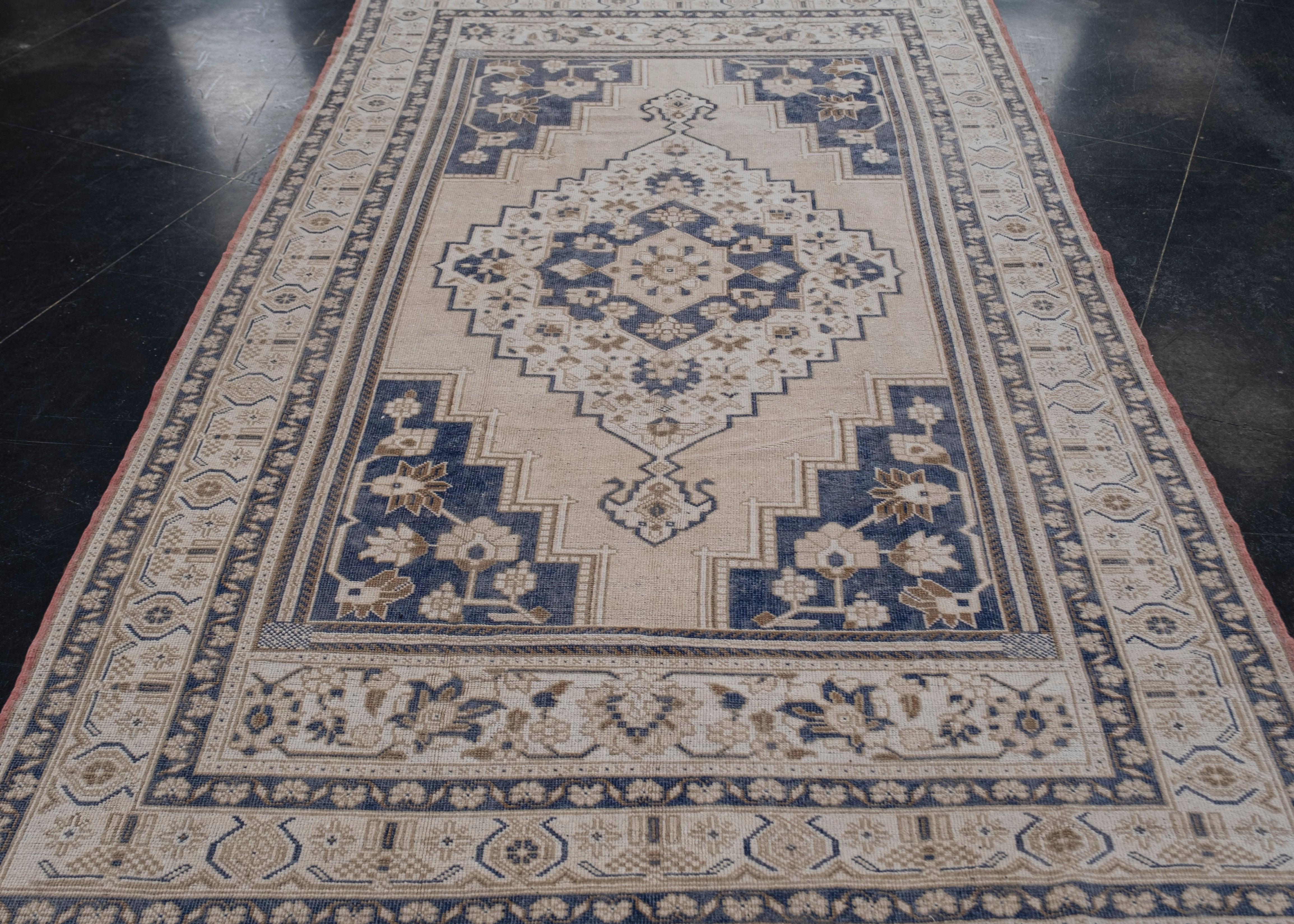 Turkish Vintage Anatolian Rug 5'6