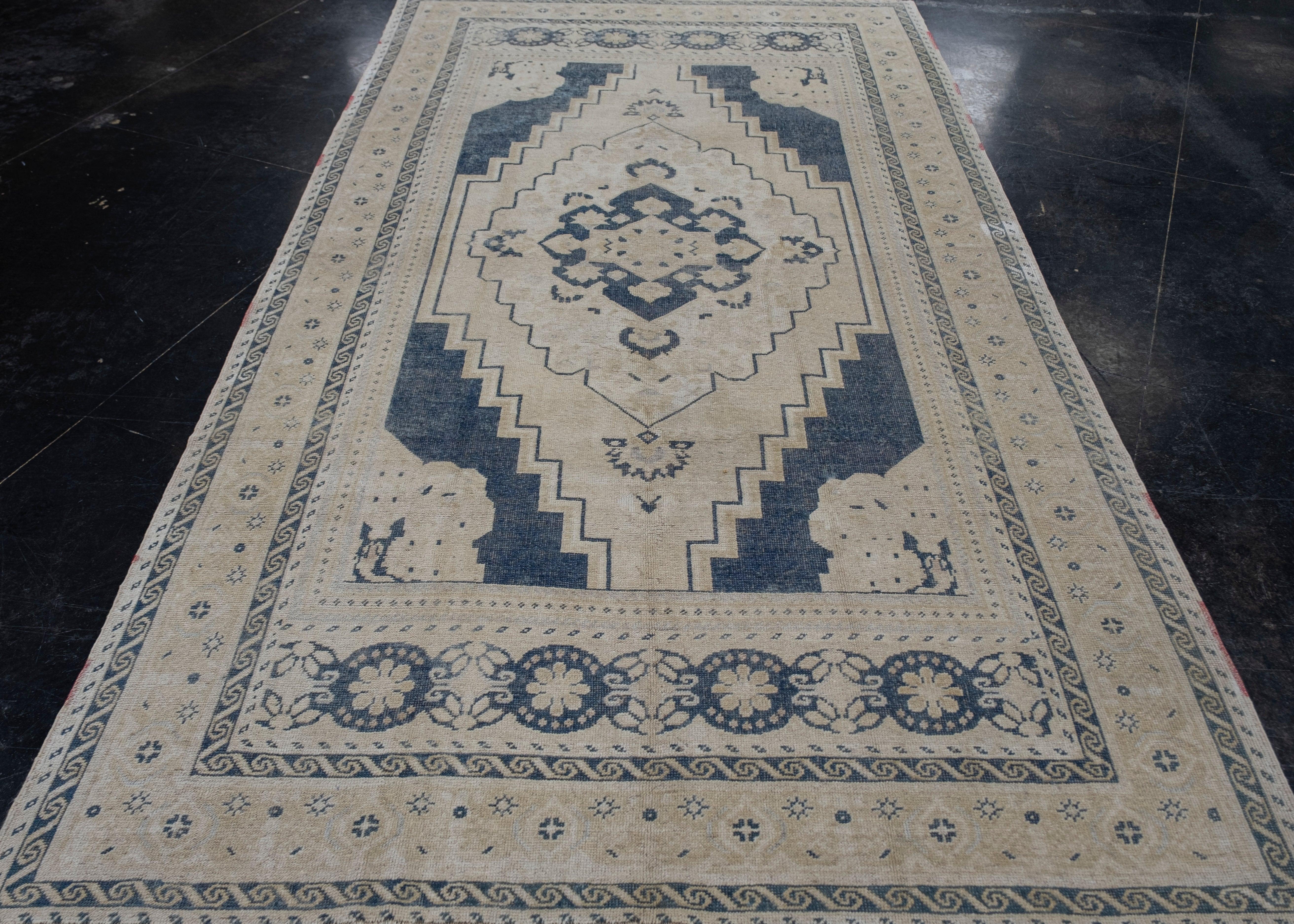 Turkish Vintage Anatolian Rug 5'7