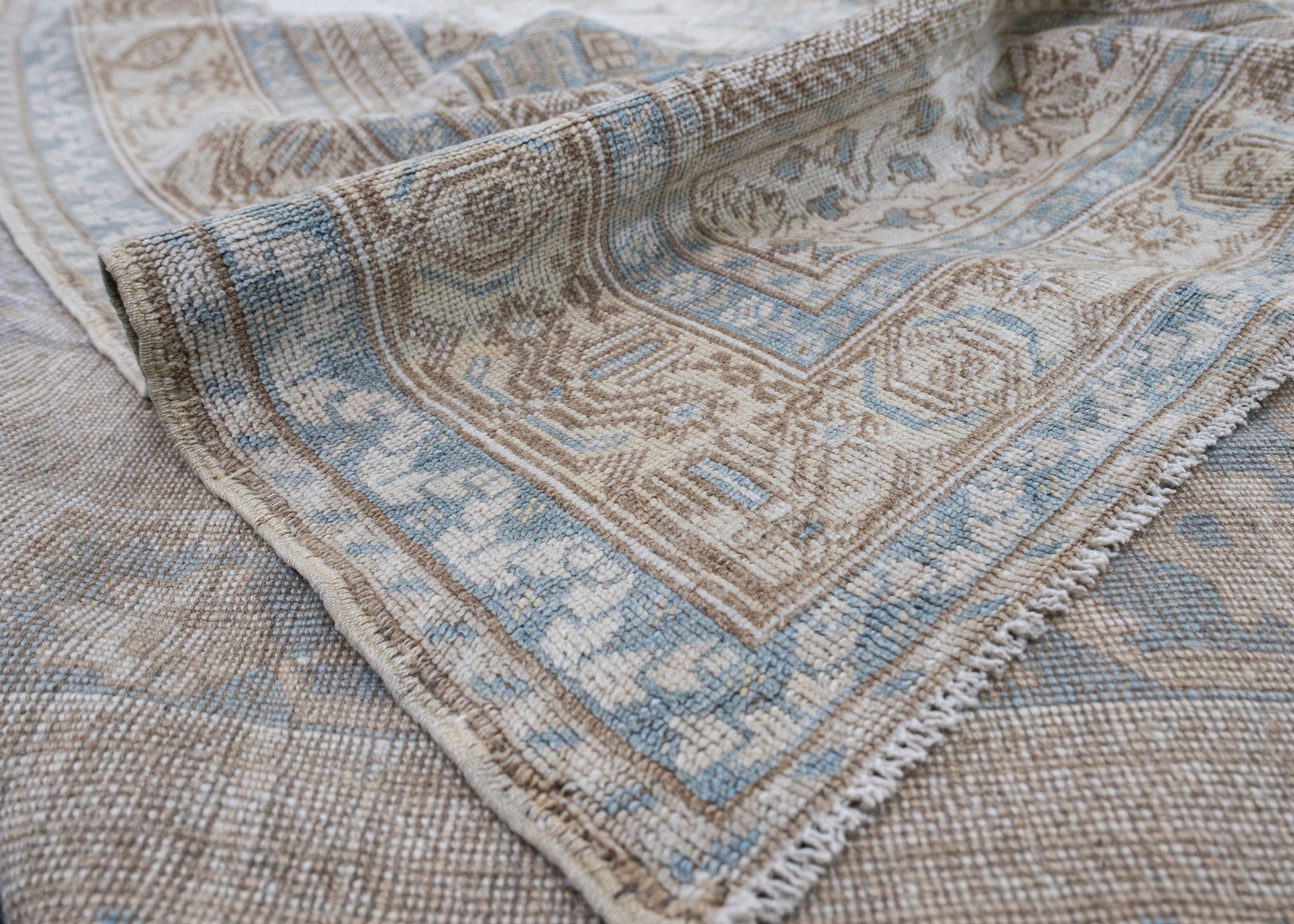 Hand-Knotted Turkish Vintage Anatolian Rug 5'9