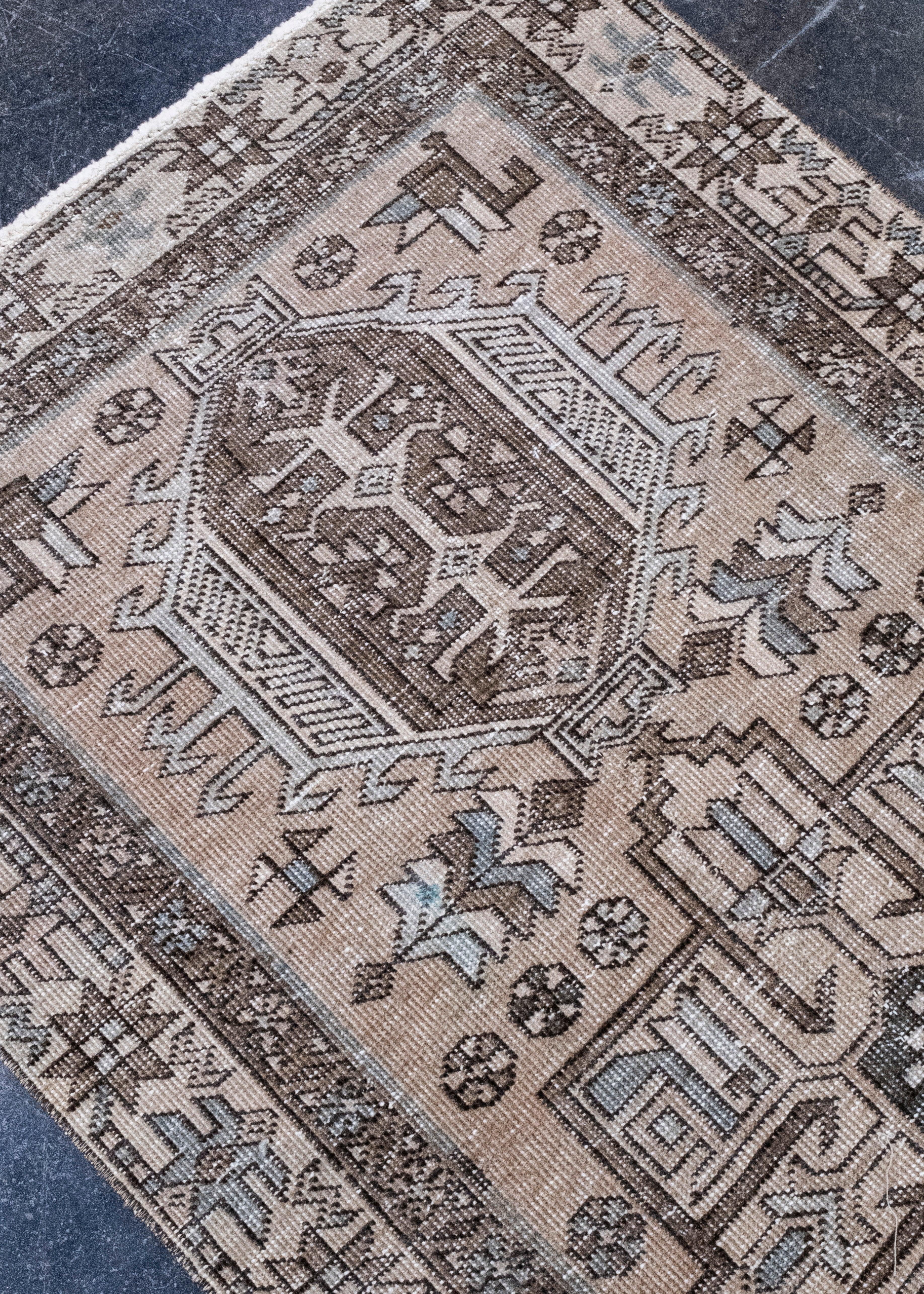 Tapis de couloir turc vintage d'Anatolie 2'10