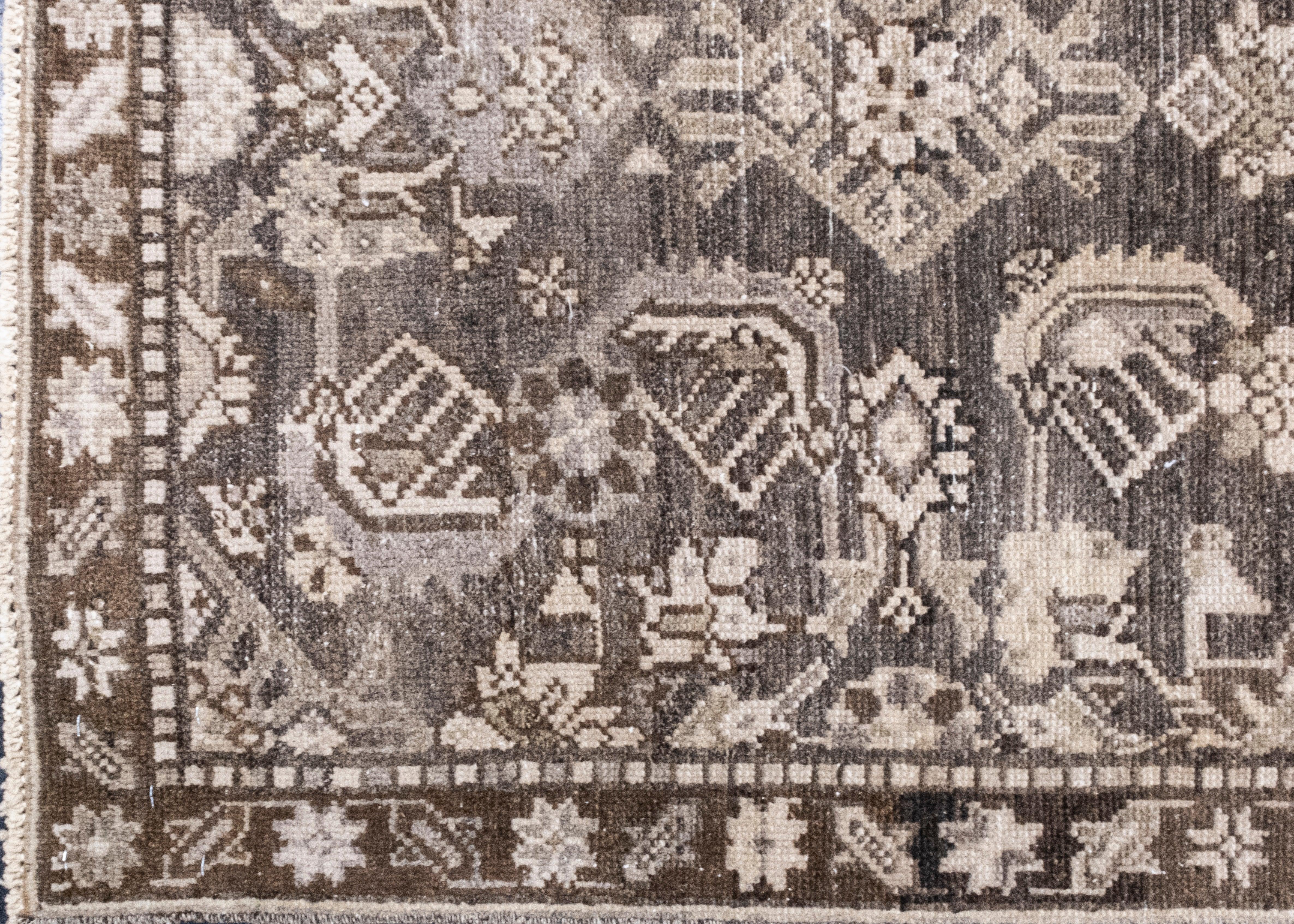 Türkischer Anatolischer Vintage-Läufer im Anatolischen Stil 2'6