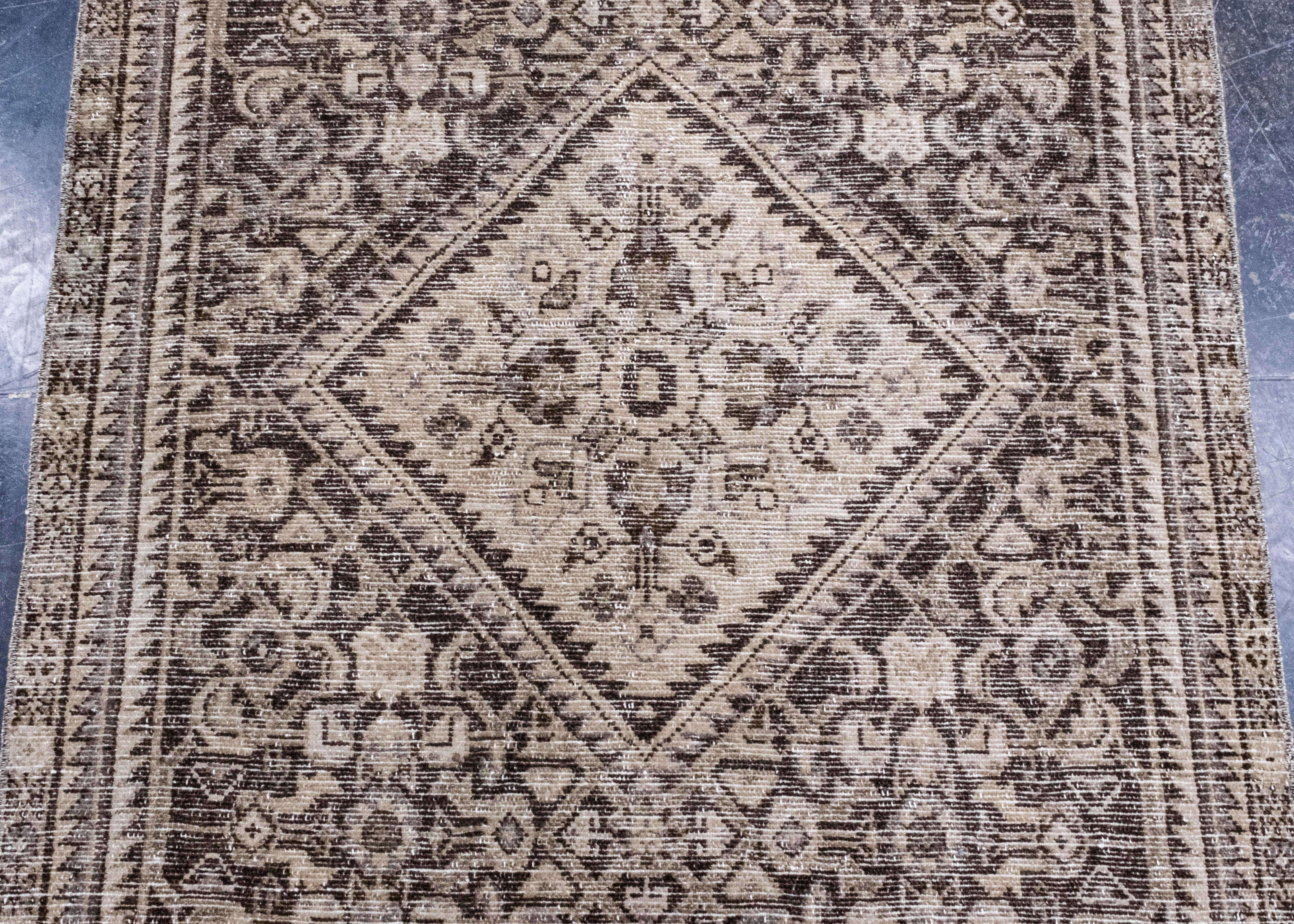 Türkischer Anatolischer Vintage-Läufer im Anatolischen Stil 3' x 11'9