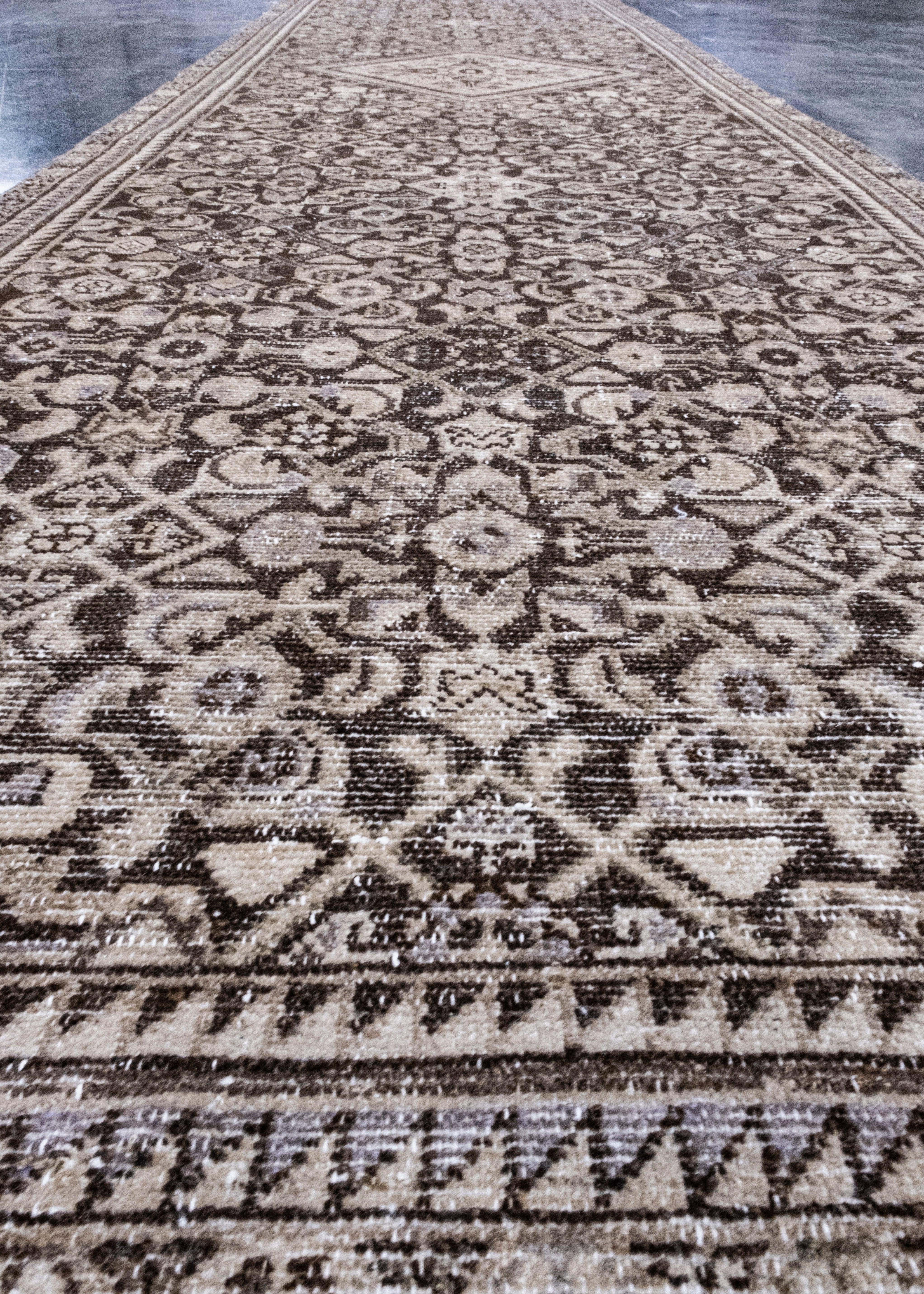 Türkischer Anatolischer Vintage-Läufer im Anatolischen Stil 3' x 11'9