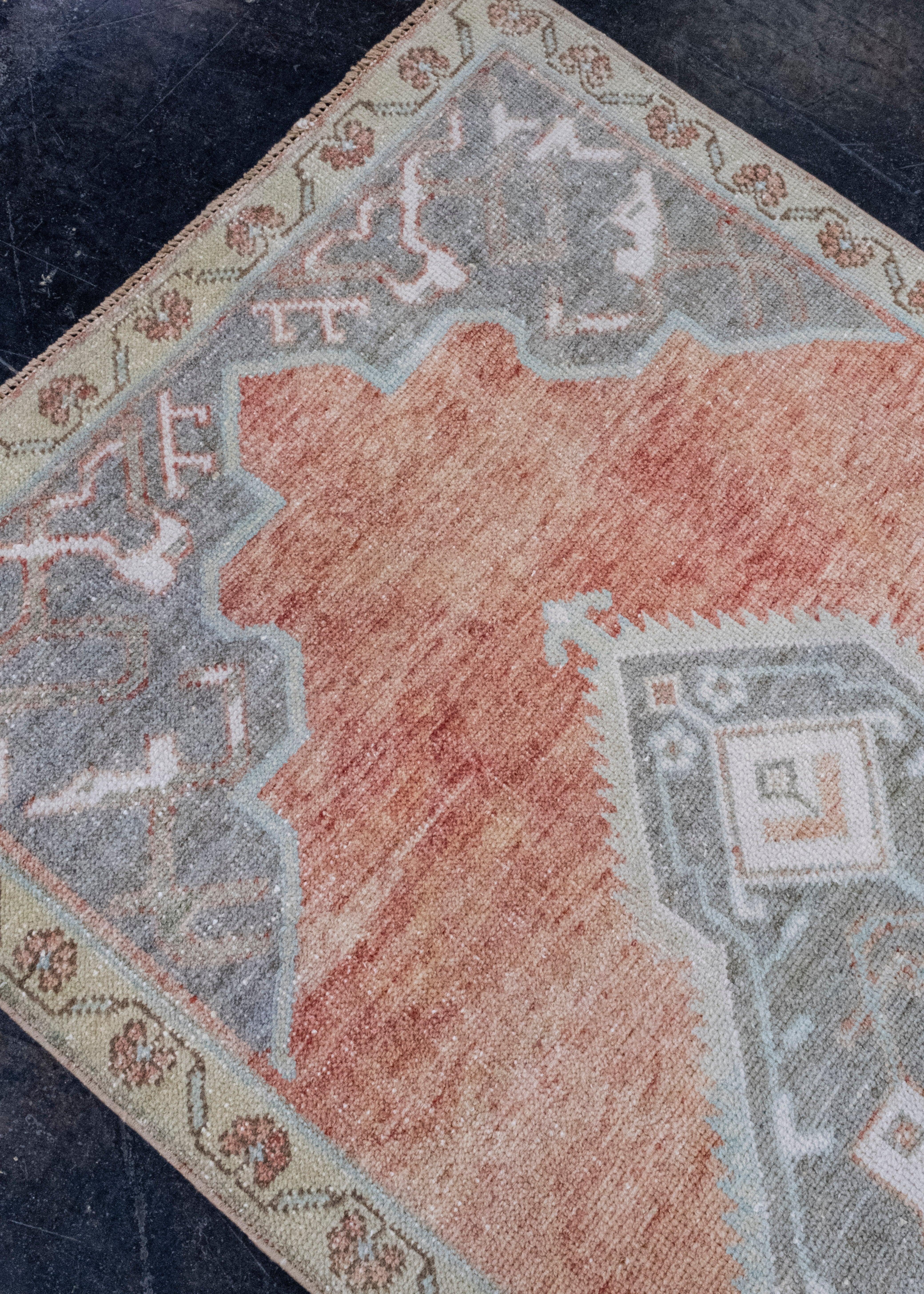 Tapis de couloir turc vintage d'Anatolie 3'4
