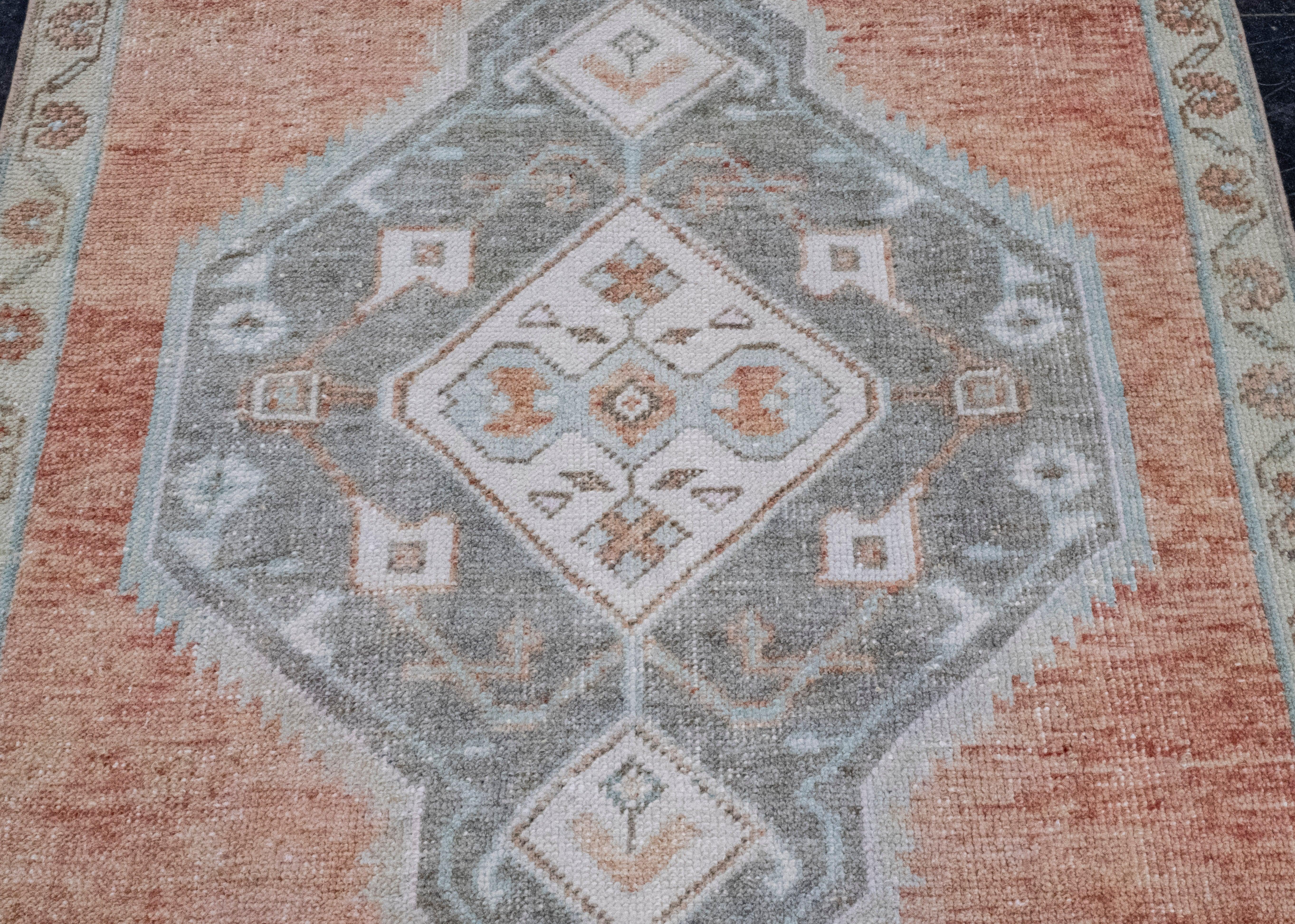 XXIe siècle et contemporain Tapis de couloir turc vintage d'Anatolie 3'4
