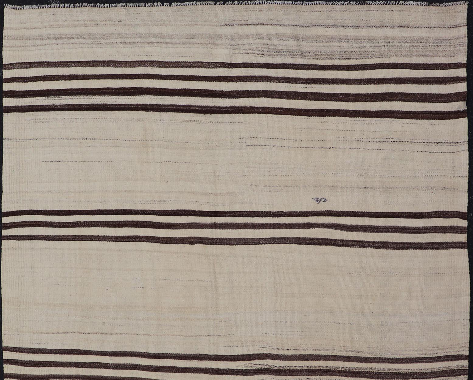 Turc Tissu plat turc vintage en brun et crème avec motif à rayures en vente