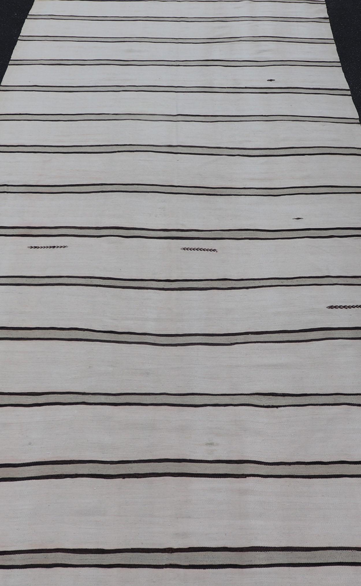 Tejido Plano Turco Vintage Gallery en Marrón, Gris y Marfil con Diseño de Rayas en venta 2