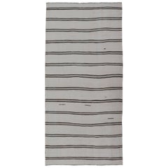 Il tappeto turco Vintage Gallery a trama piatta in marrone, grigio e avorio con design a strisce