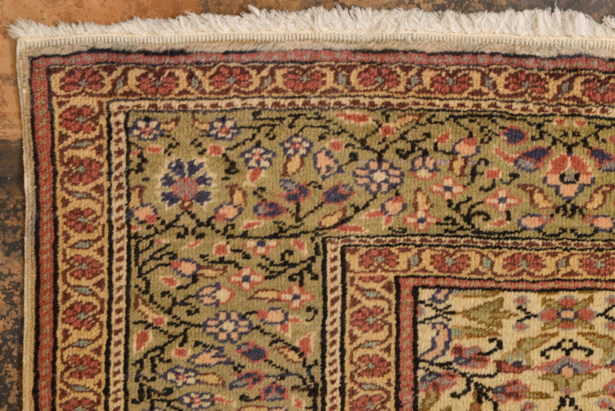 Türkischer Keissary-Teppich im Vintage-Stil im Angebot 3
