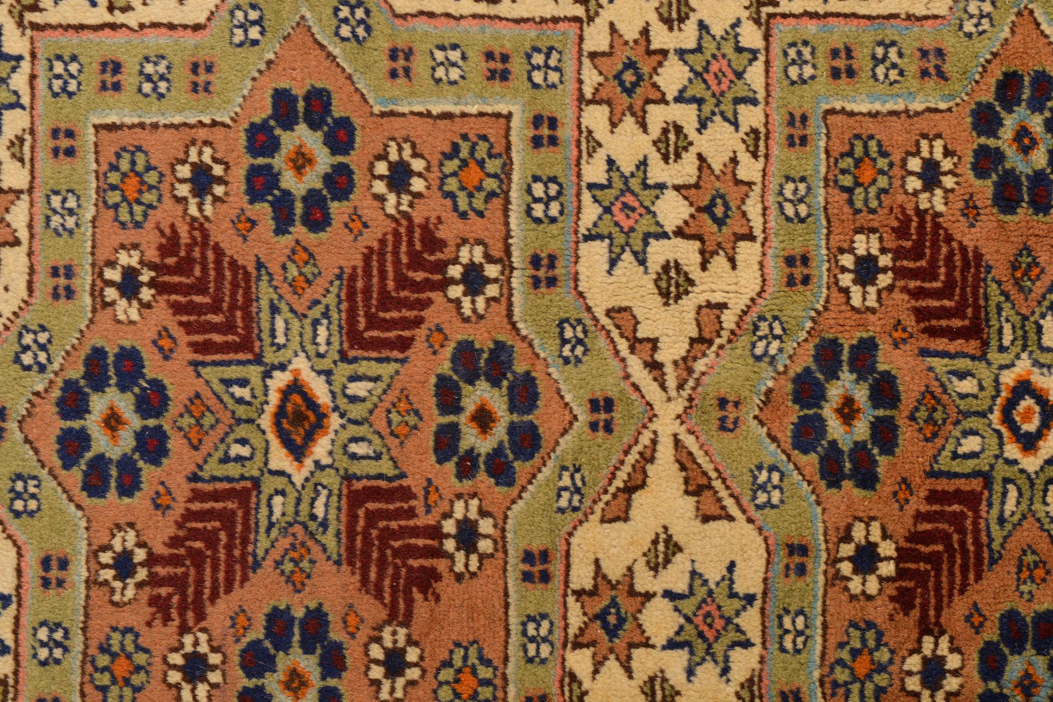 Turkish Vintage Keissary Carpet Pale Green In Excellent Condition For Sale In Alessandria, Piemonte