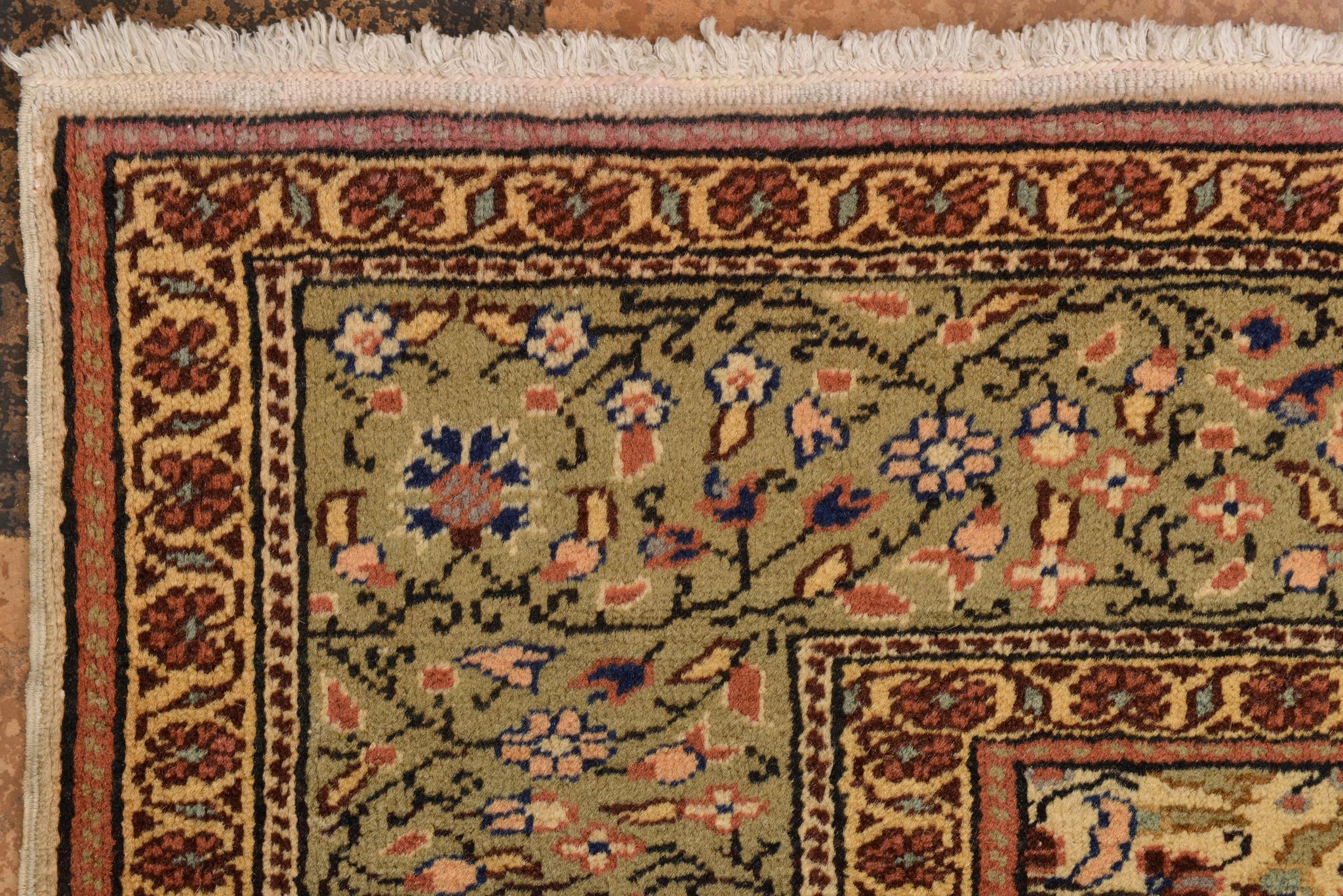 Türkischer Keissary-Teppich im Vintage-Stil im Angebot 1