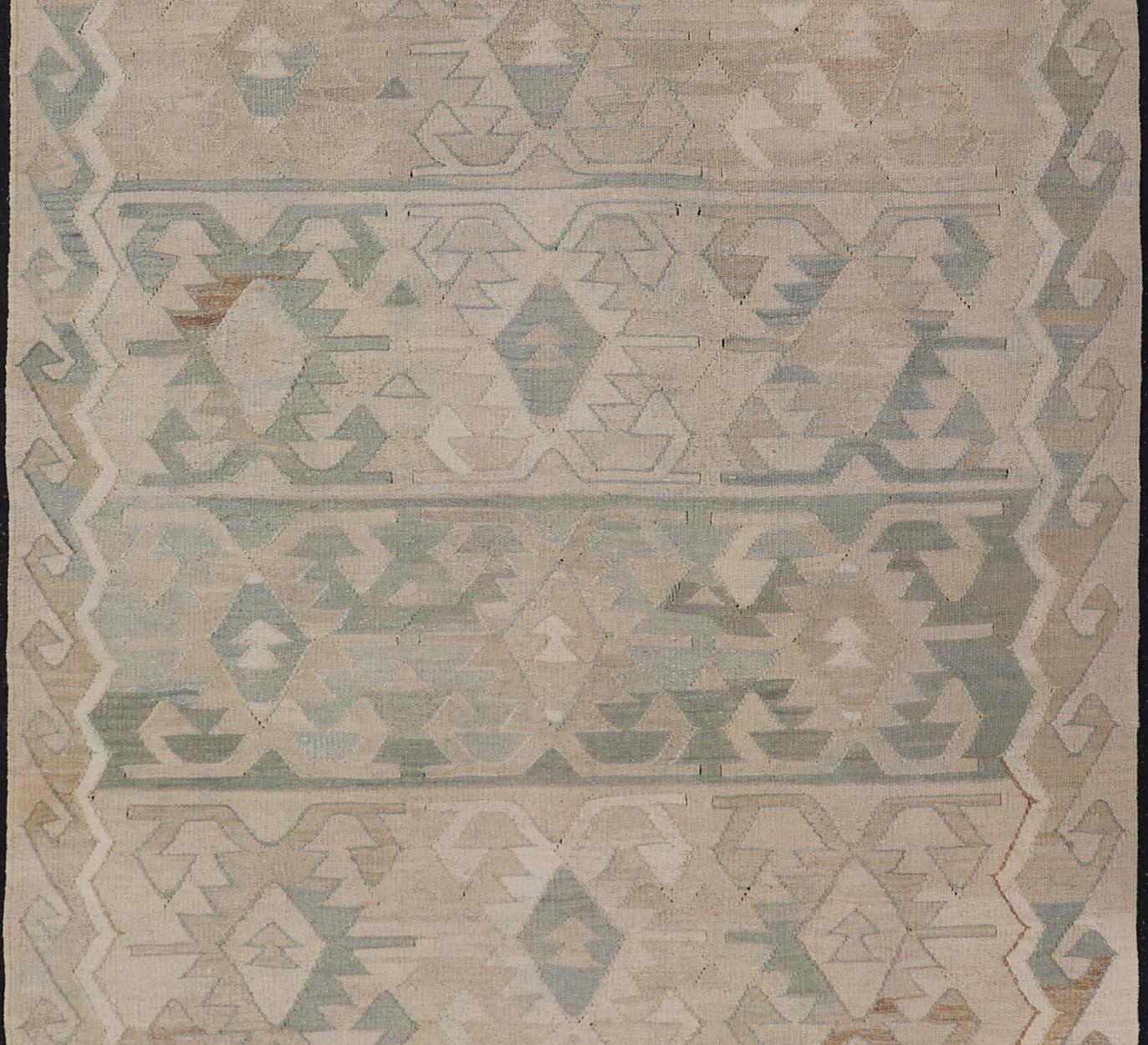 Türkischer Vintage-Kilim-Galerie-Teppich mit subgeometrischem Design 5'2 x 9'1 im Angebot 1