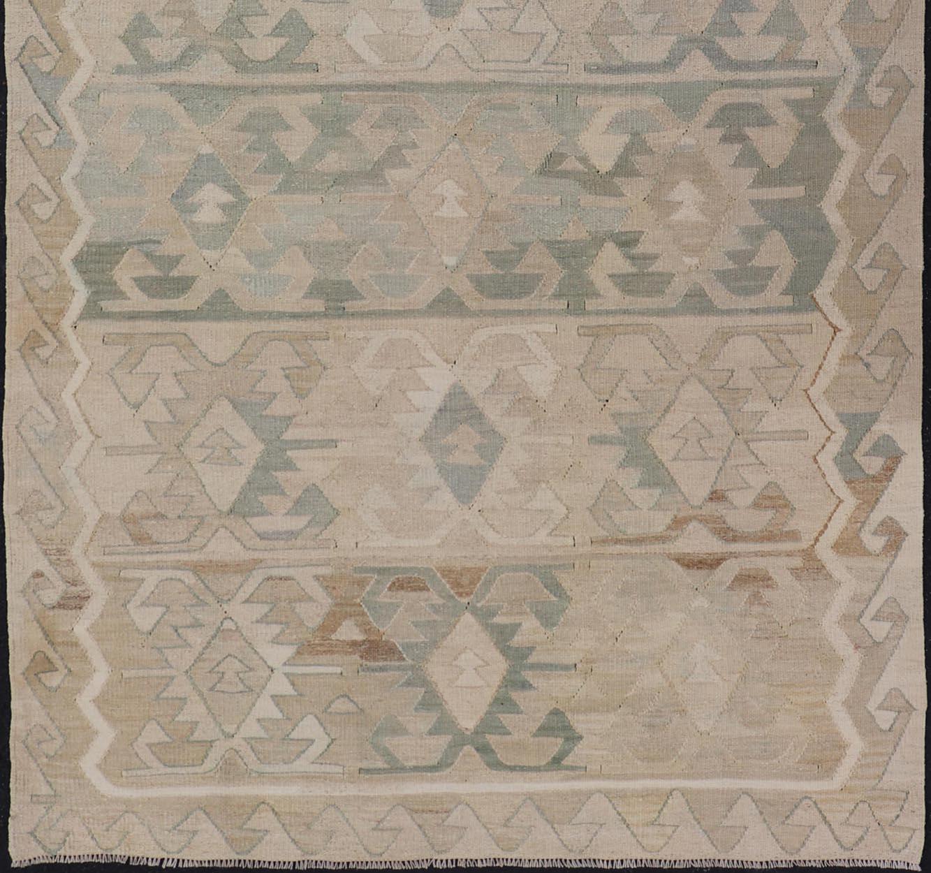 Türkischer Vintage-Kilim-Galerie-Teppich mit subgeometrischem Design 5'2 x 9'1 im Angebot 2