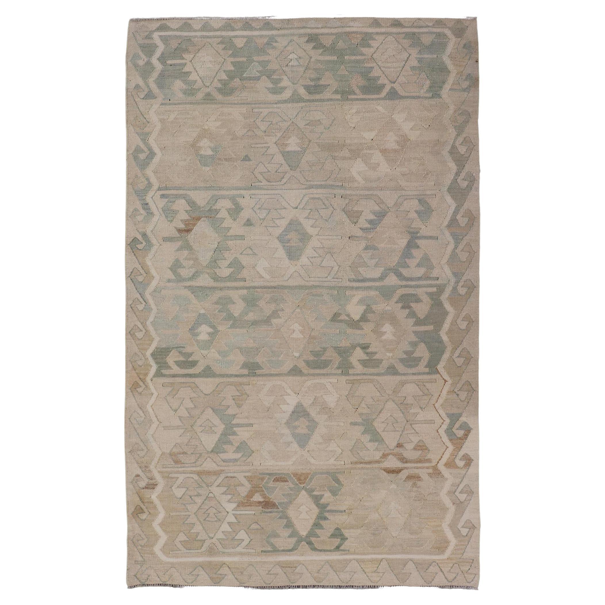 Türkischer Vintage-Kilim-Galerie-Teppich mit subgeometrischem Design 5'2 x 9'1