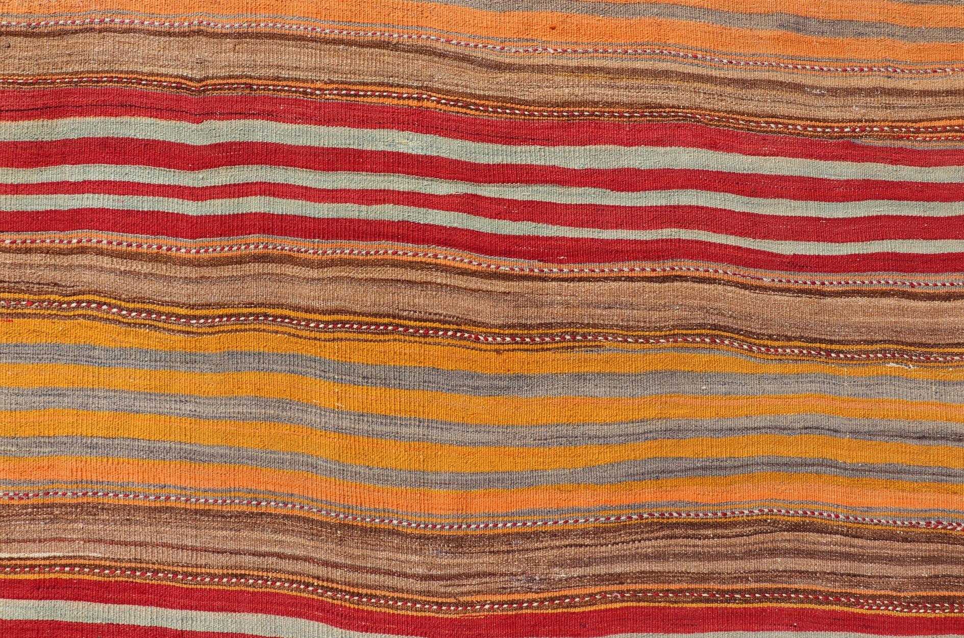 Runner turco vintage Kilim Gallery a strisce vivaci in tonalità calde 5'0 x 15'4 in vendita 5