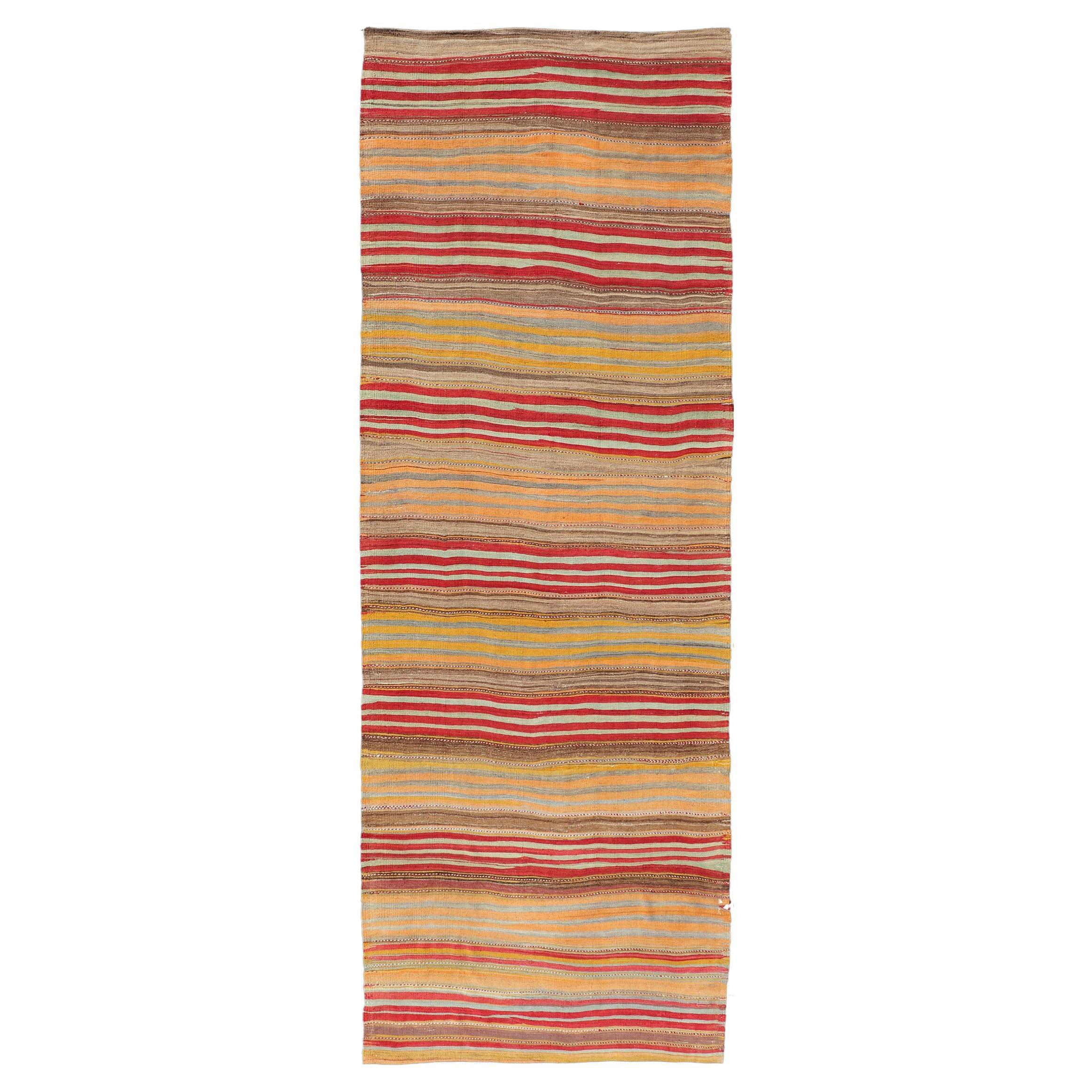 Runner turco vintage Kilim Gallery a strisce vivaci in tonalità calde 5'0 x 15'4 in vendita