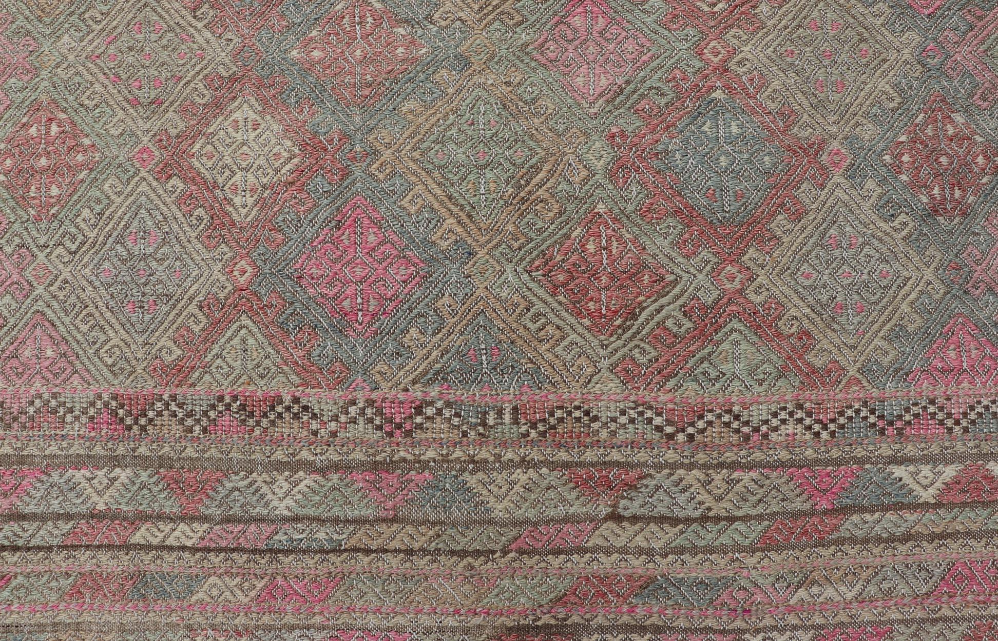 Tapis Kilim turc vintage -Colors of Tan and Pinks 5'8 x 7'3 en vente 4