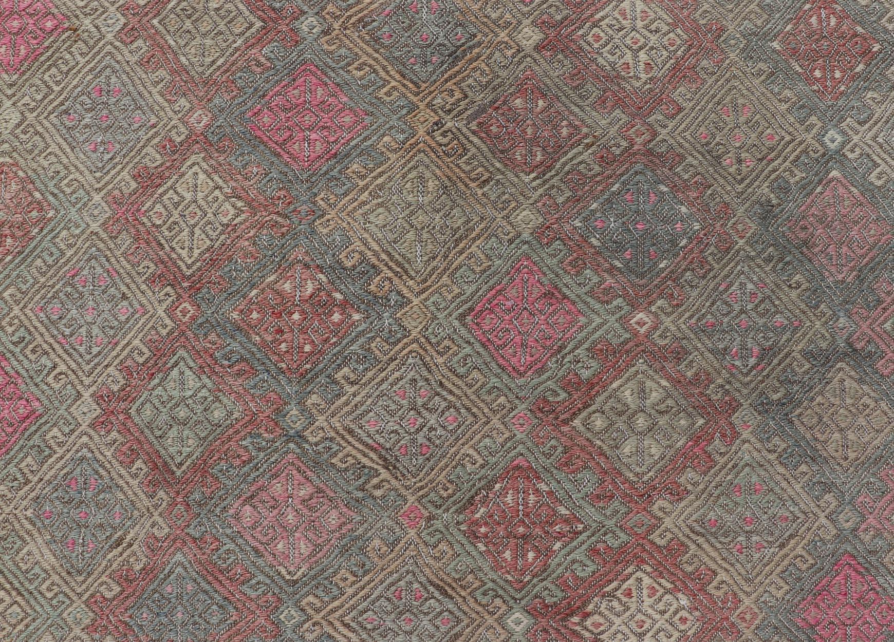 Tapis Kilim turc vintage -Colors of Tan and Pinks 5'8 x 7'3 en vente 5