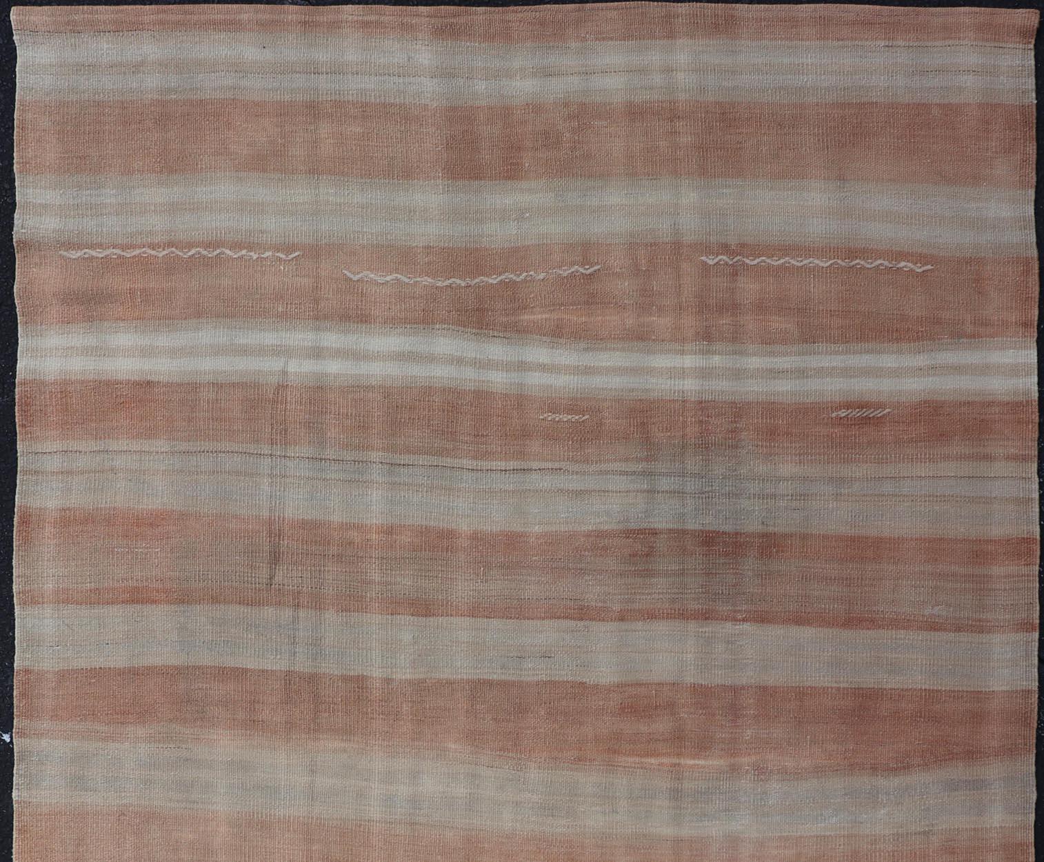 Alfombra Kilim Vintage Turca en Cálidos Tonos Tierra de Marrón y Gris 4'7 x 6'5 siglo XX en venta