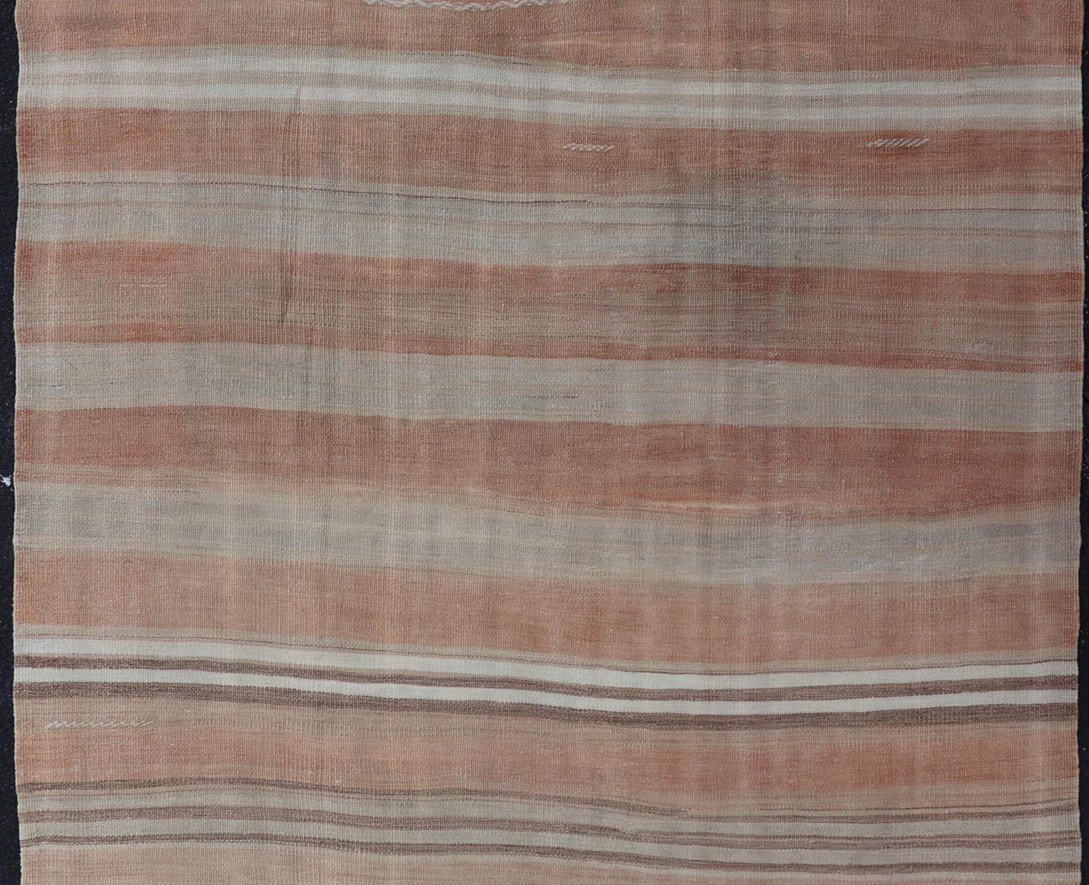 Alfombra Kilim Vintage Turca en Cálidos Tonos Tierra de Marrón y Gris 4'7 x 6'5 Lana en venta