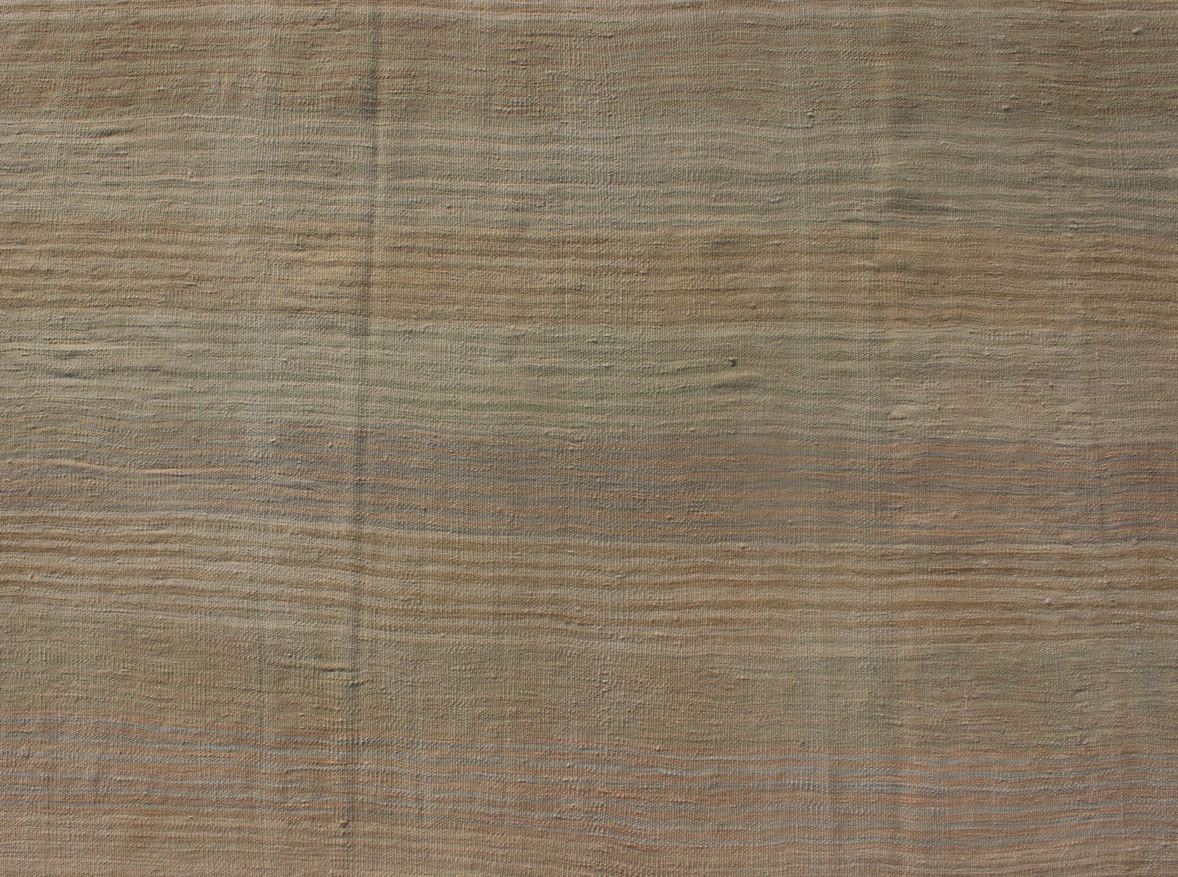 Türkischer Vintage-Kilim-Teppich in Tan:: Taupe und Erdtönen (Wolle) im Angebot