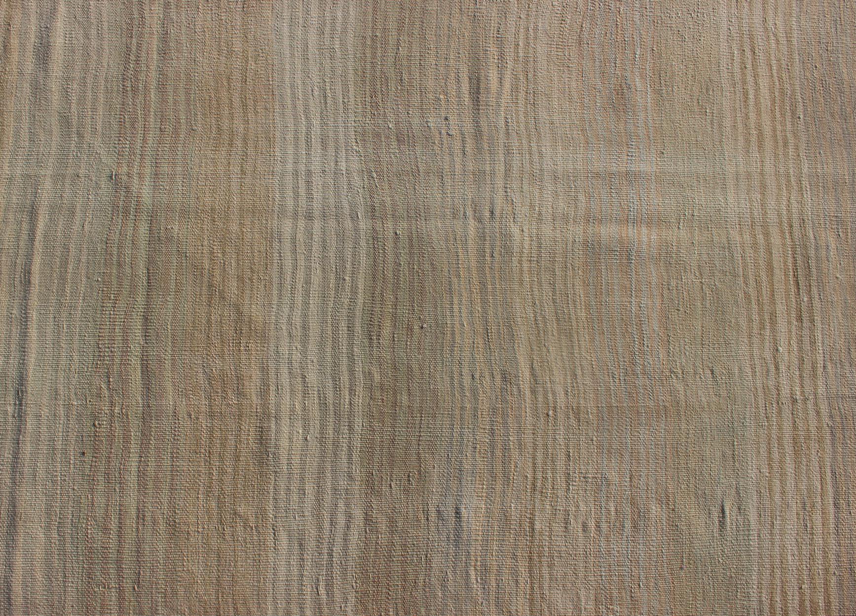 Türkischer Vintage-Kilim-Teppich in Tan:: Taupe und Erdtönen (Wolle) im Angebot