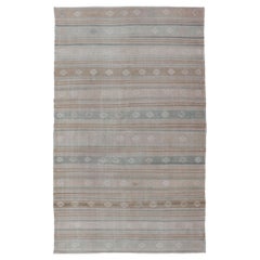 Türkischer Kelim-Teppich im Vintage-Stil in Braun, Taupe, Braun, Grau Blau und Erdtönen