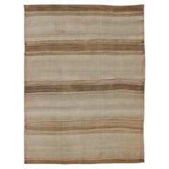 Türkischer Kelim-Teppich im Vintage-Stil in Taupe, Braun, Hellgrau, Blau und Erdtönen