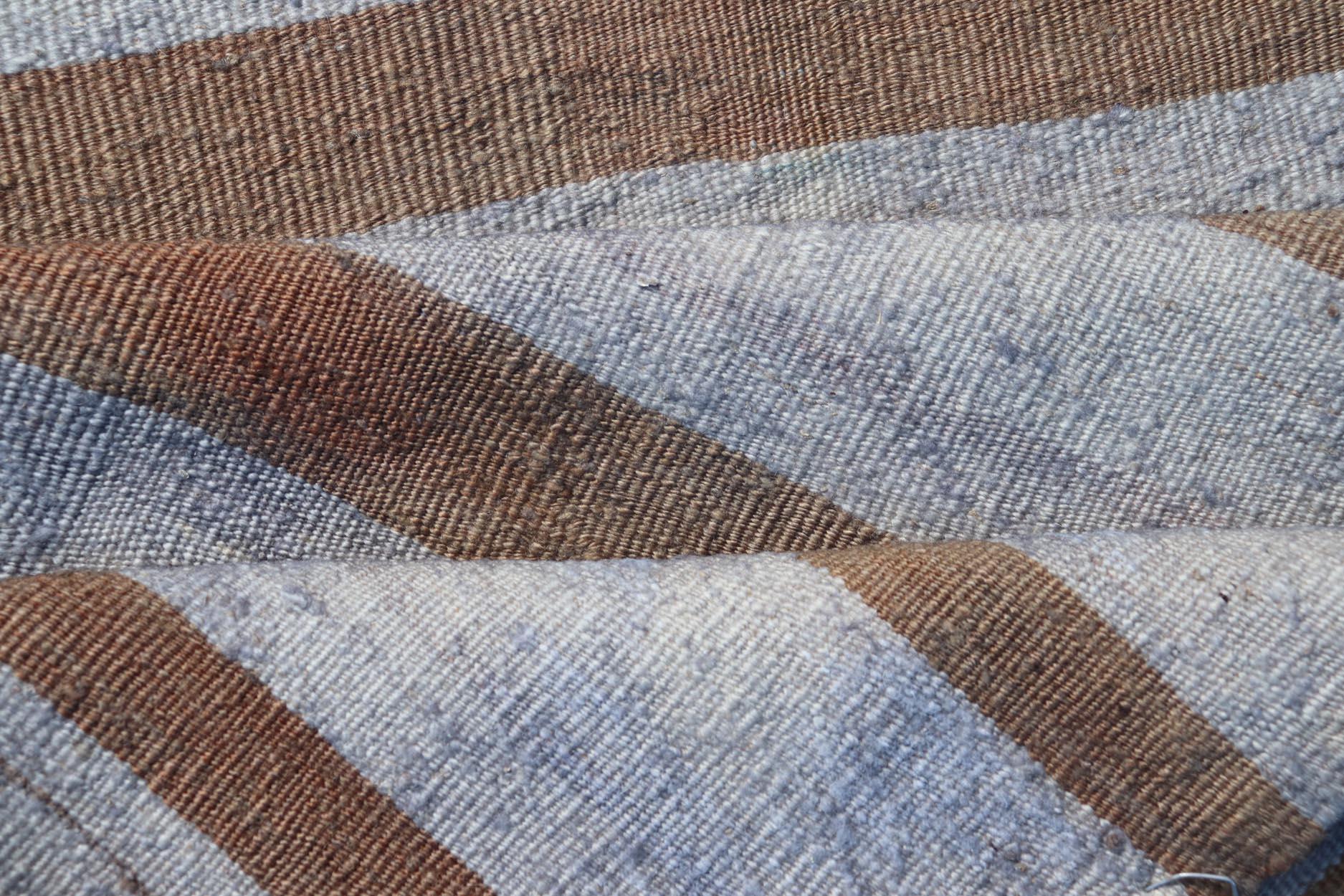Türkischer Vintage Kilim Läufer in Grau und Brown Streifen 2'6 X 8'4 im Angebot 1