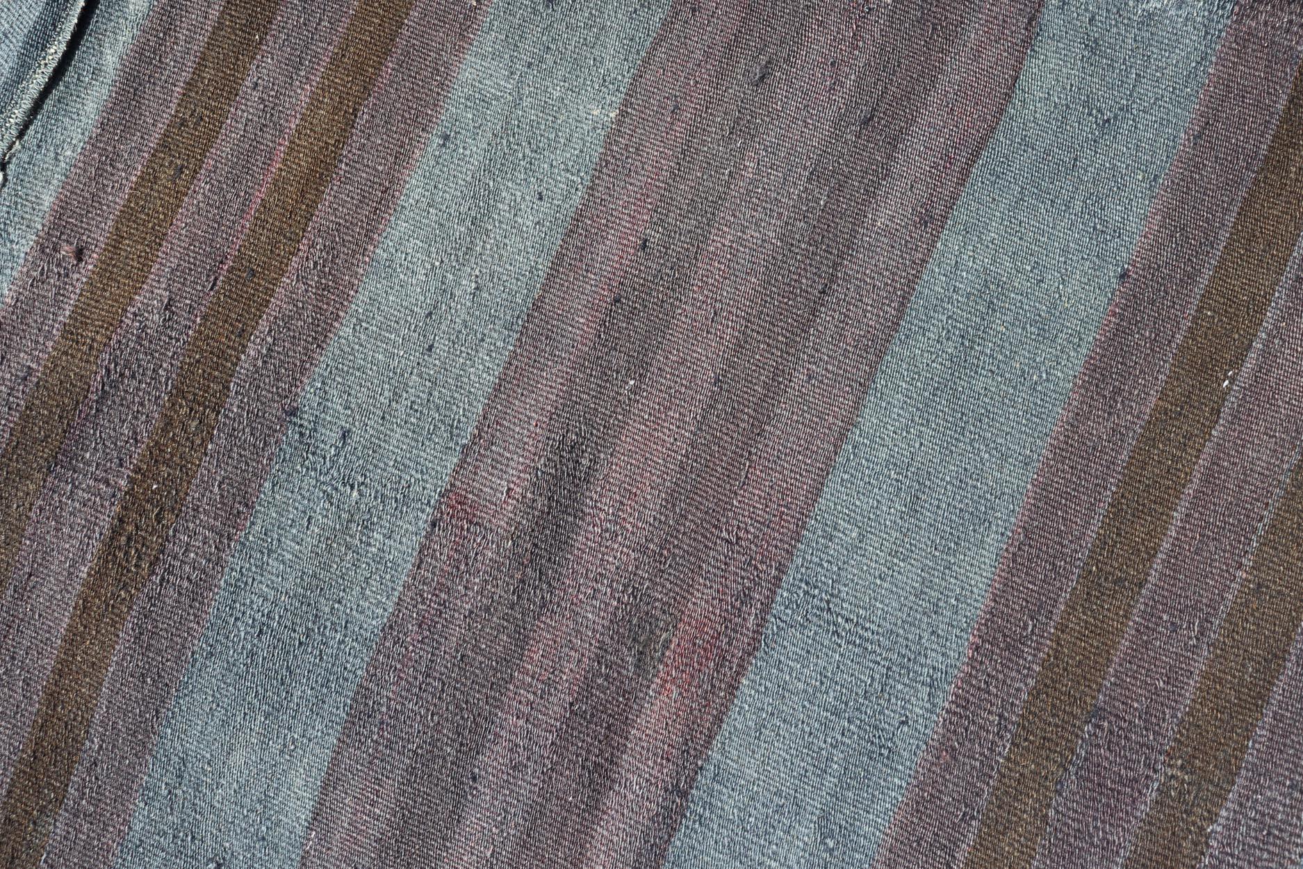 Lana Runner Kilim Vintage a strisce grigie e marroni 2'8 x 12'3 in vendita