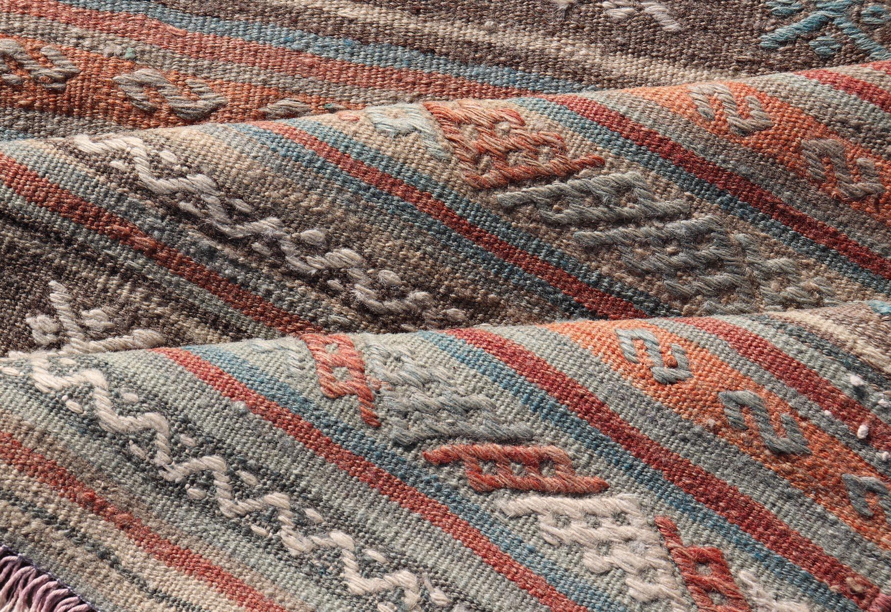 Alfombra Turca Vintage Kilim con Rayas Horizontales en Tonos Brillantes 2
