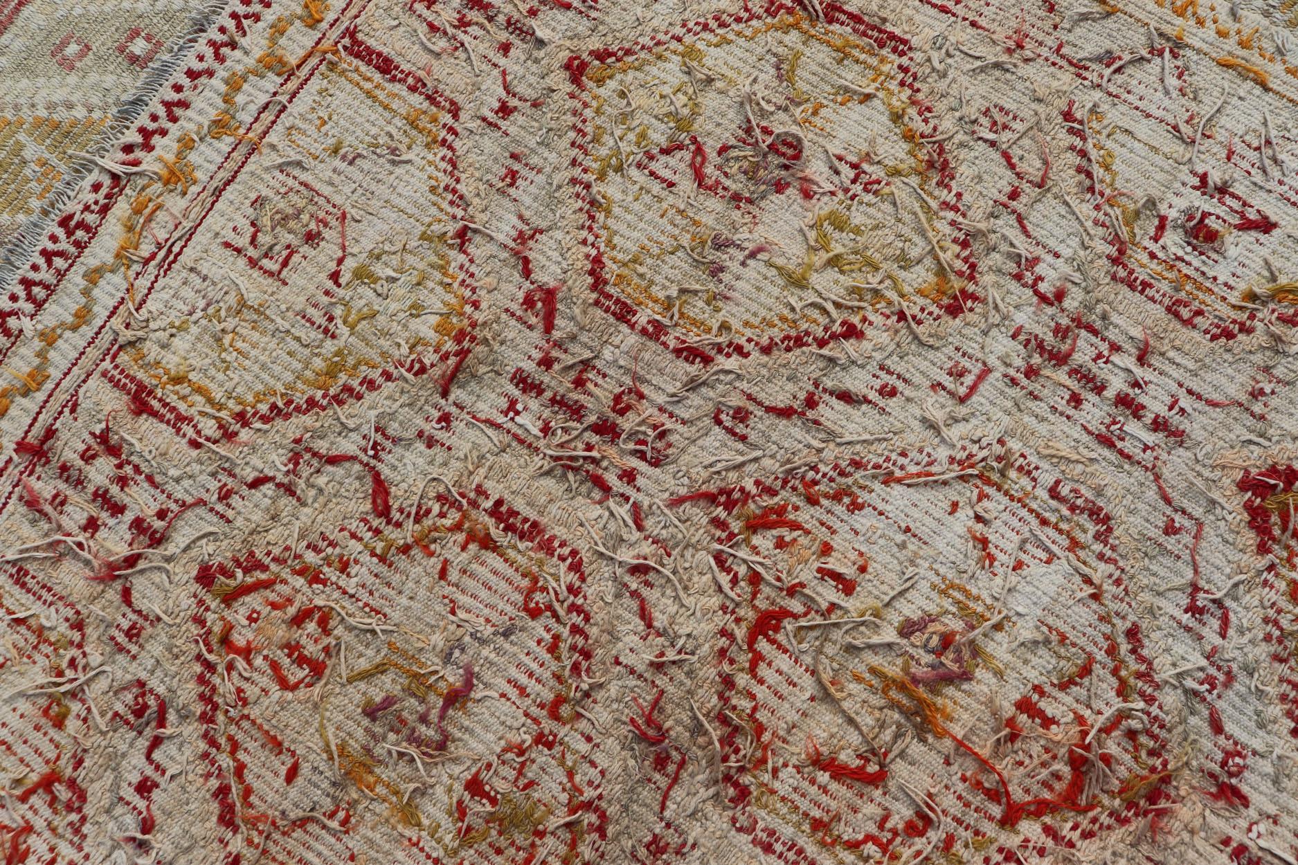 Lana Kilim turco d'epoca con design a diamante con arancione e giallo. in vendita