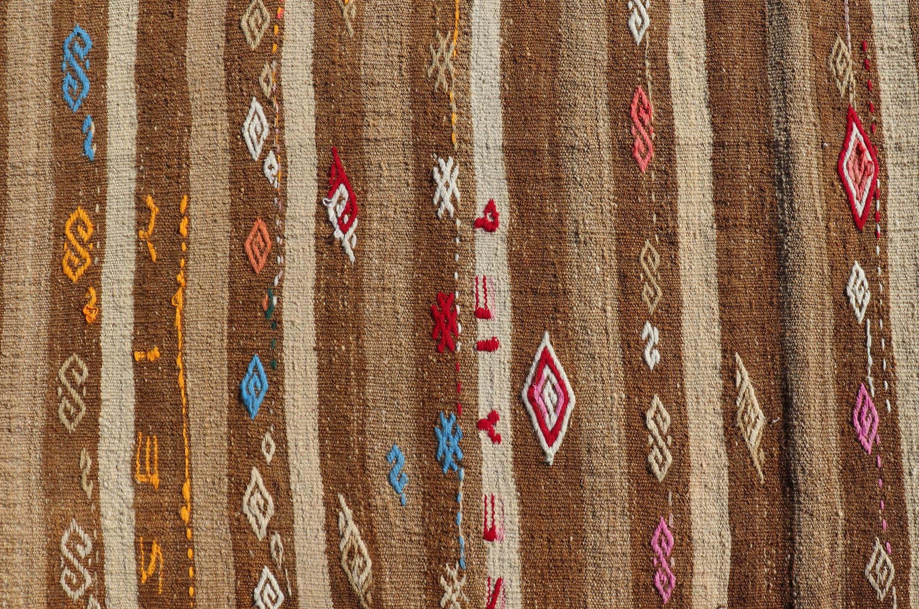 Hand-Woven Turkish Vintage Kilim with Embroidered Rug with Tan, Taupe, And Cream For Sale